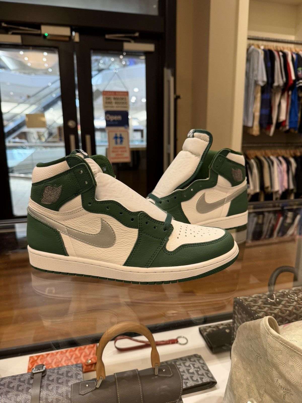 Jordan Brand Jordan 1 Retro High ‘Gorge Green’ Size US 10 / EU 43 - 1 Thumbnail