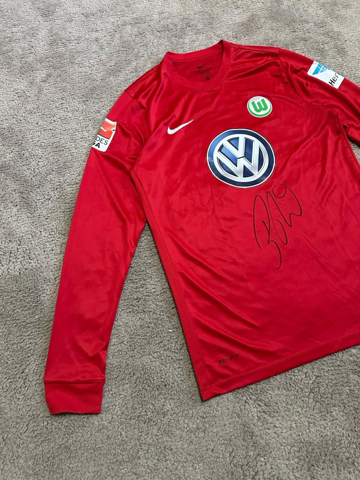 Nike WOLFSBURG GOALKEEPER FOOTBALL SHIRT 2010-2011 JERSEY SIGNED Size US M / EU 48-50 / 2 - 3 Thumbnail