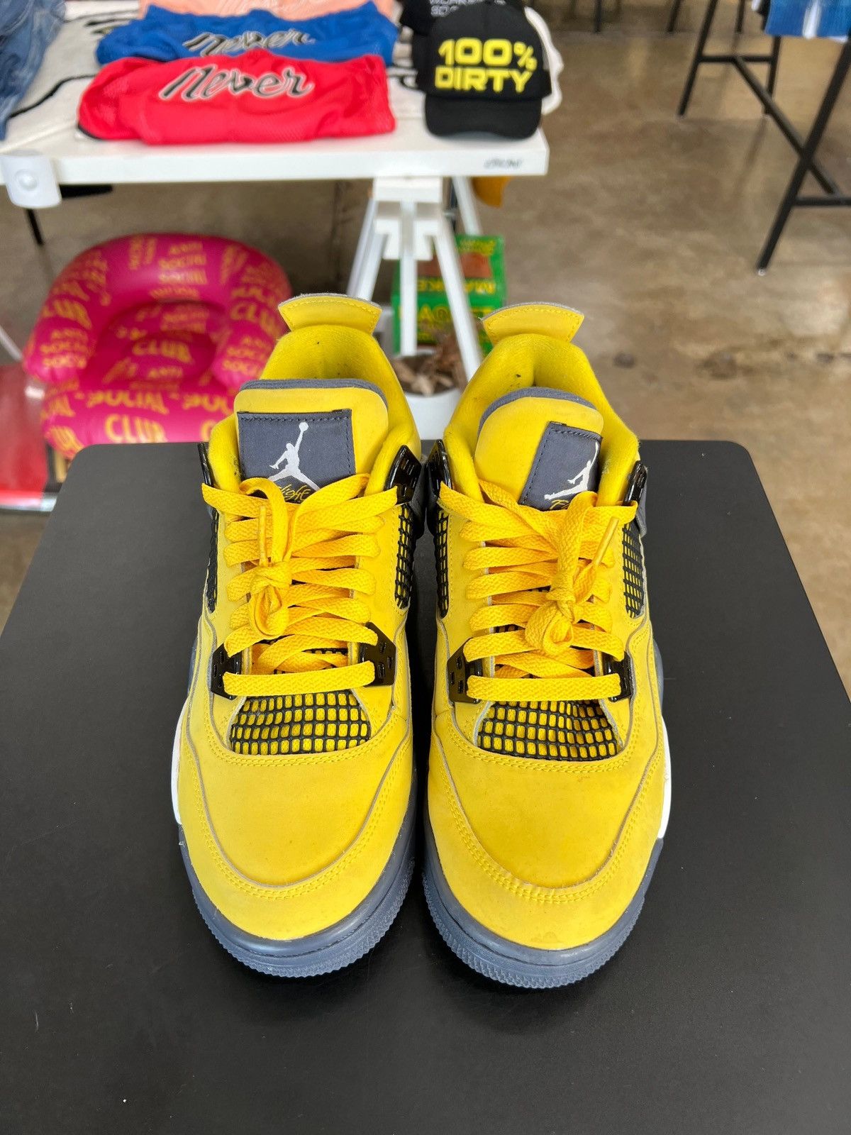 Jordan Brand Air Jordan 4 Lightning Sz. 6.5Y (2021) Size US 6.5 / EU 39-40 - 2 Thumbnail