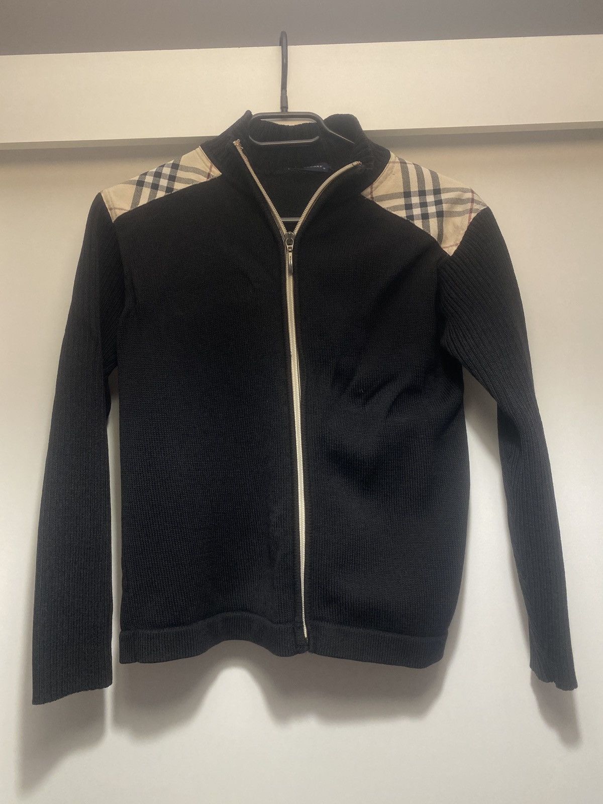 Burberry Burberry luxury zip knitwear with pattern on shoulders Size XS / US 0-2 / IT 36-38 - 1 Thumbnail