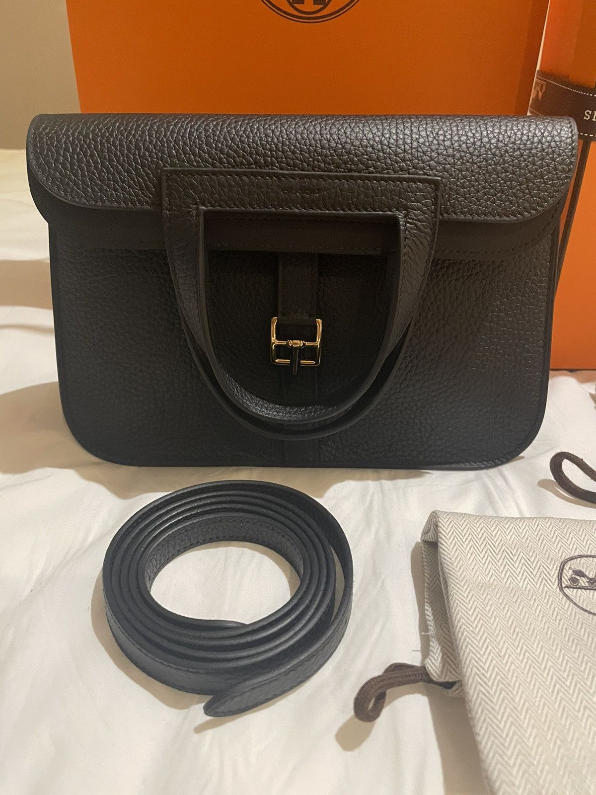 Hermes Hermes Halzan 25 Noir Clemence / Gold Hardware Size ONE SIZE - 1 Thumbnail
