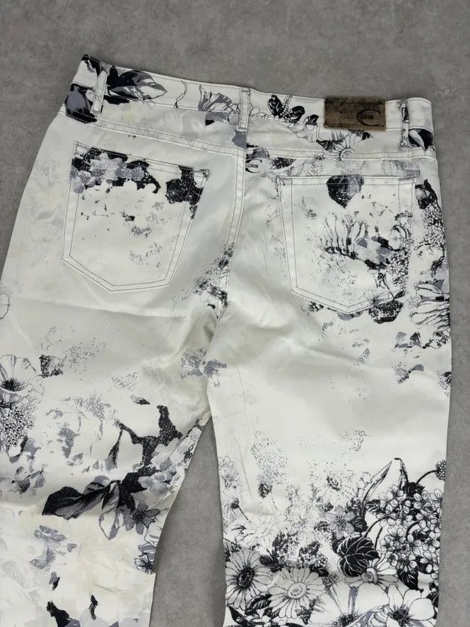 Just Cavalli 2000s Cavalli White Floral Obscure Cozy Pants Size 28" / US 6 / IT 42 - 7 Thumbnail