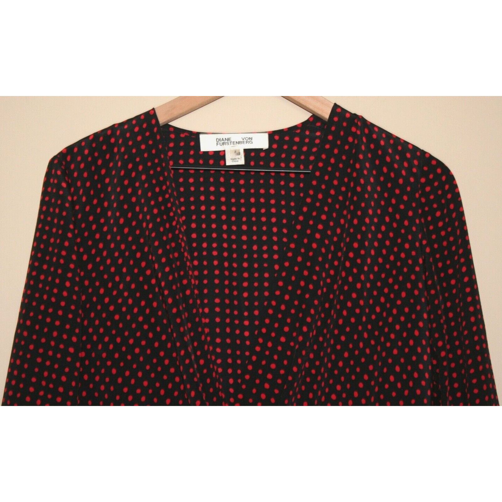 Diane von Furstenberg Diane von Furstenberg Blouse Shirt Drape Silk Dot Size 2 Size XS / US 0-2 / IT 36-38 - 3 Thumbnail