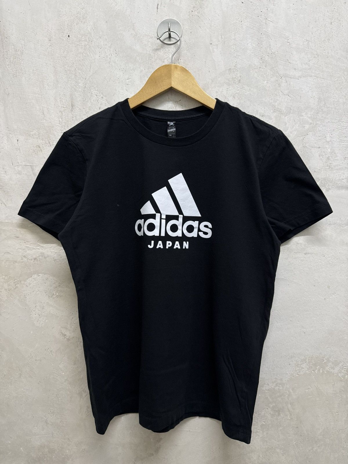 Adidas Adidas Japan T-Shirt Big Logo Tee Size US S / EU 44-46 / 1 - 1 Thumbnail