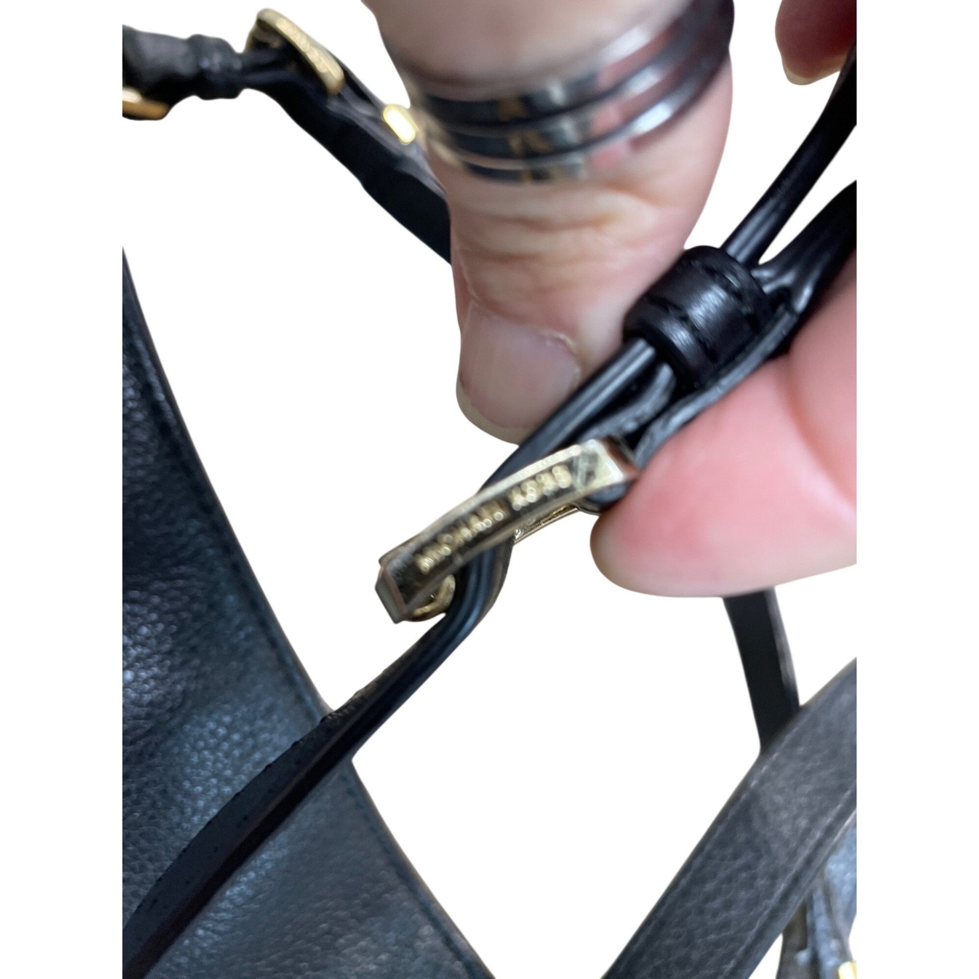 Michael Kors Michael Kors black leather pebbl;ed gold ware crossbody shou Size ONE SIZE - 8 Thumbnail