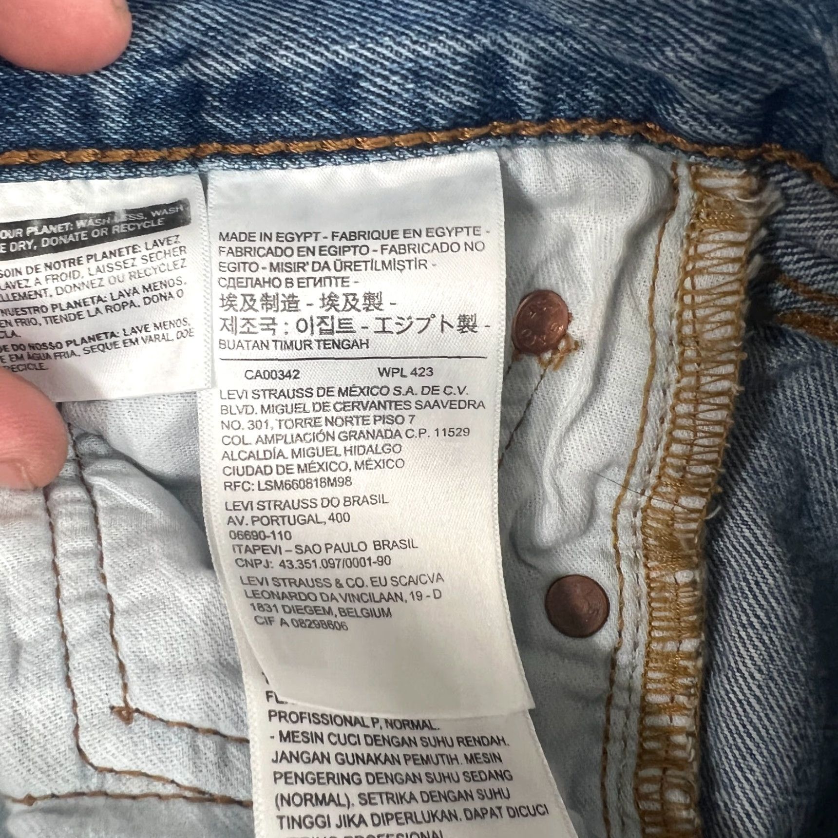 Levi's VINTAGE Levi's 501 Jeans Men's 36x30 Light Wash Denim Straight Leg Distressed Retro Size US 36 / EU 52 - 7 Thumbnail