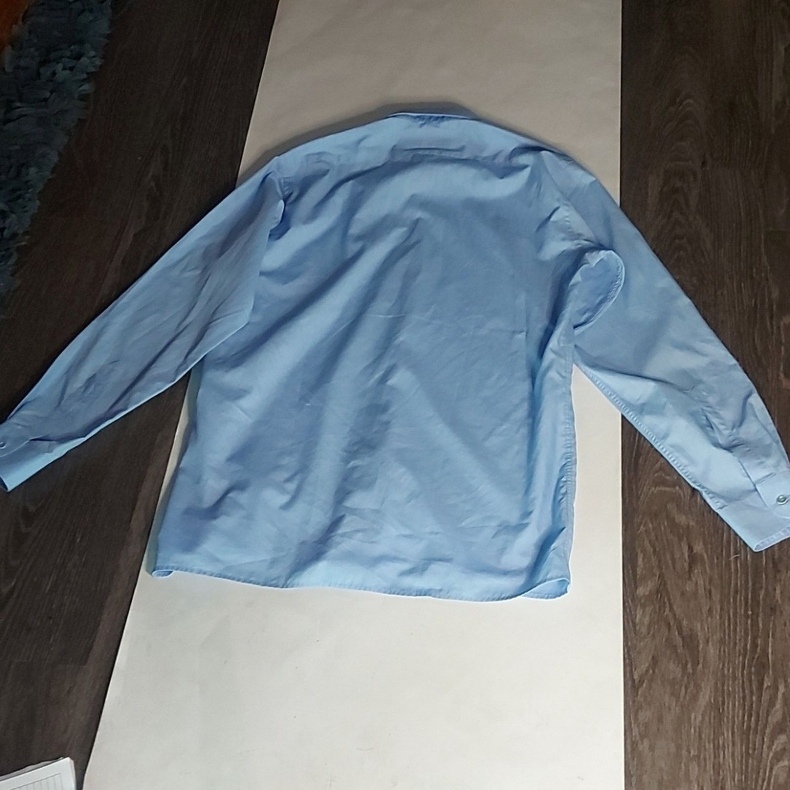 Van Heusen Van Heusen Light Blue Dress Shirt 15 1/2 Business Casual Size US XS / EU 42 / 0 - 6 Thumbnail