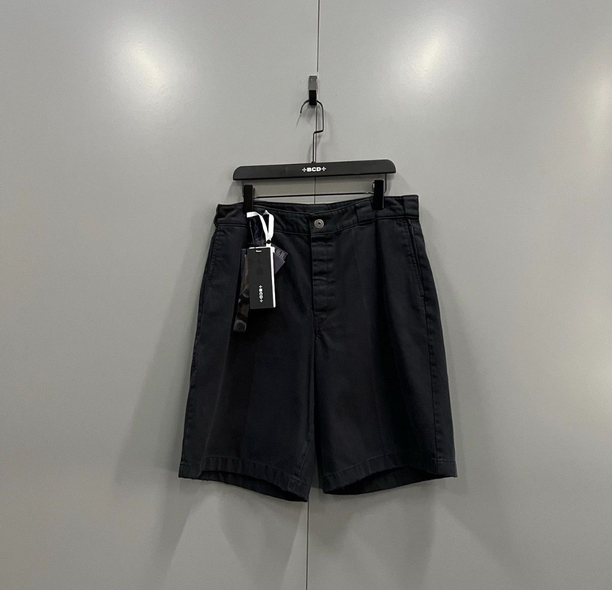 Prada Prada Patch Embroidered Logo Shorts J41 Size 36" / US 14 / IT 50 - 1 Thumbnail
