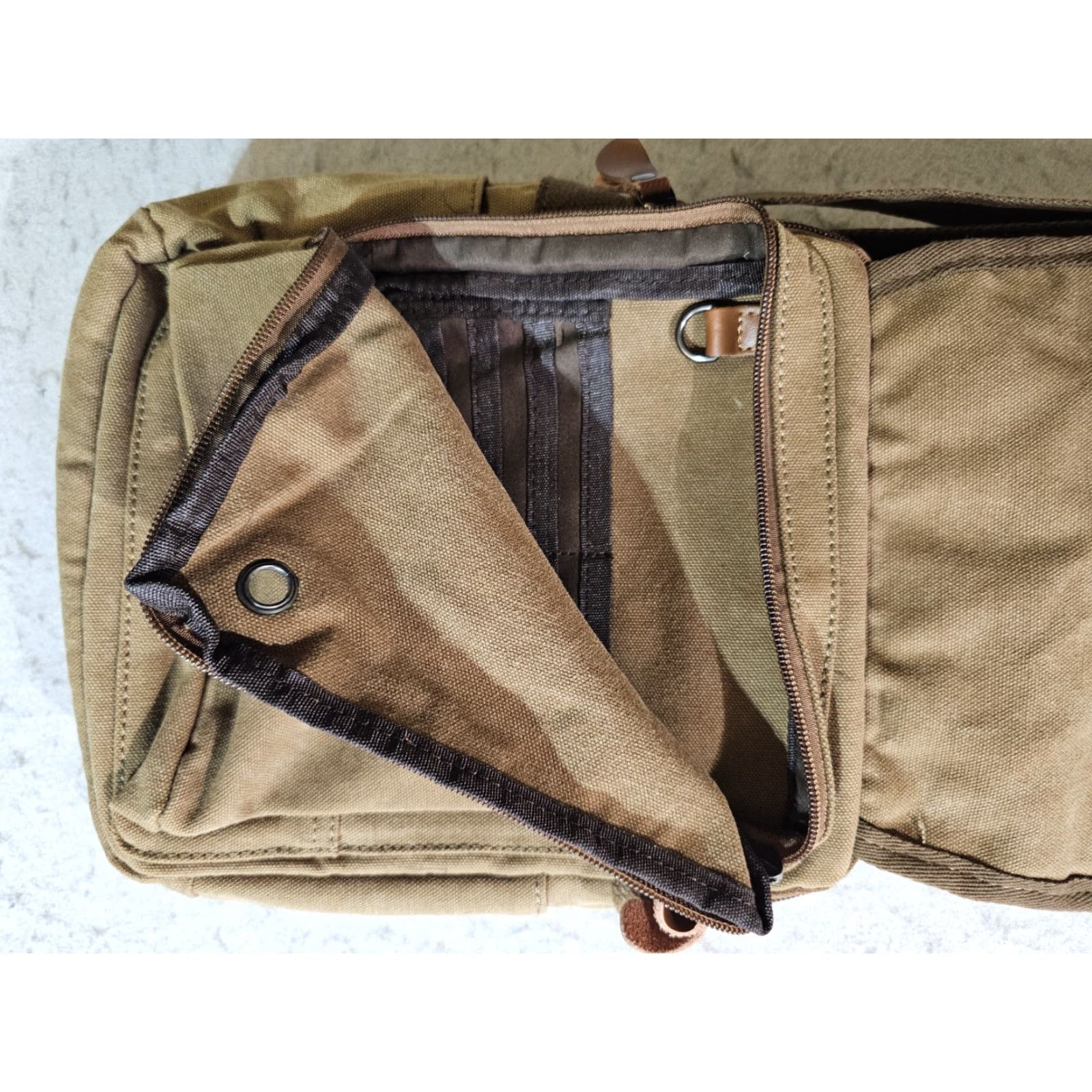 Vintage BERCHIRLY Classic Sm. Messenger Bag Brown Canvas Adjustable Crossbody Organizer Bag Size ONE SIZE - 5 Thumbnail