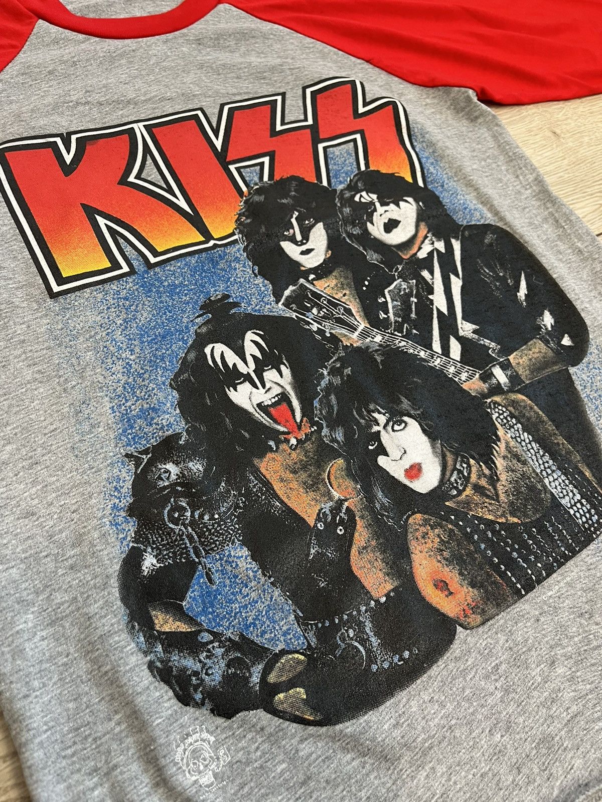 Band Tees × KISS × Vintage Vintage 1983 KISS band 3/4 t shirt single stitched raglan Size US S / EU 44-46 / 1 - 6 Thumbnail