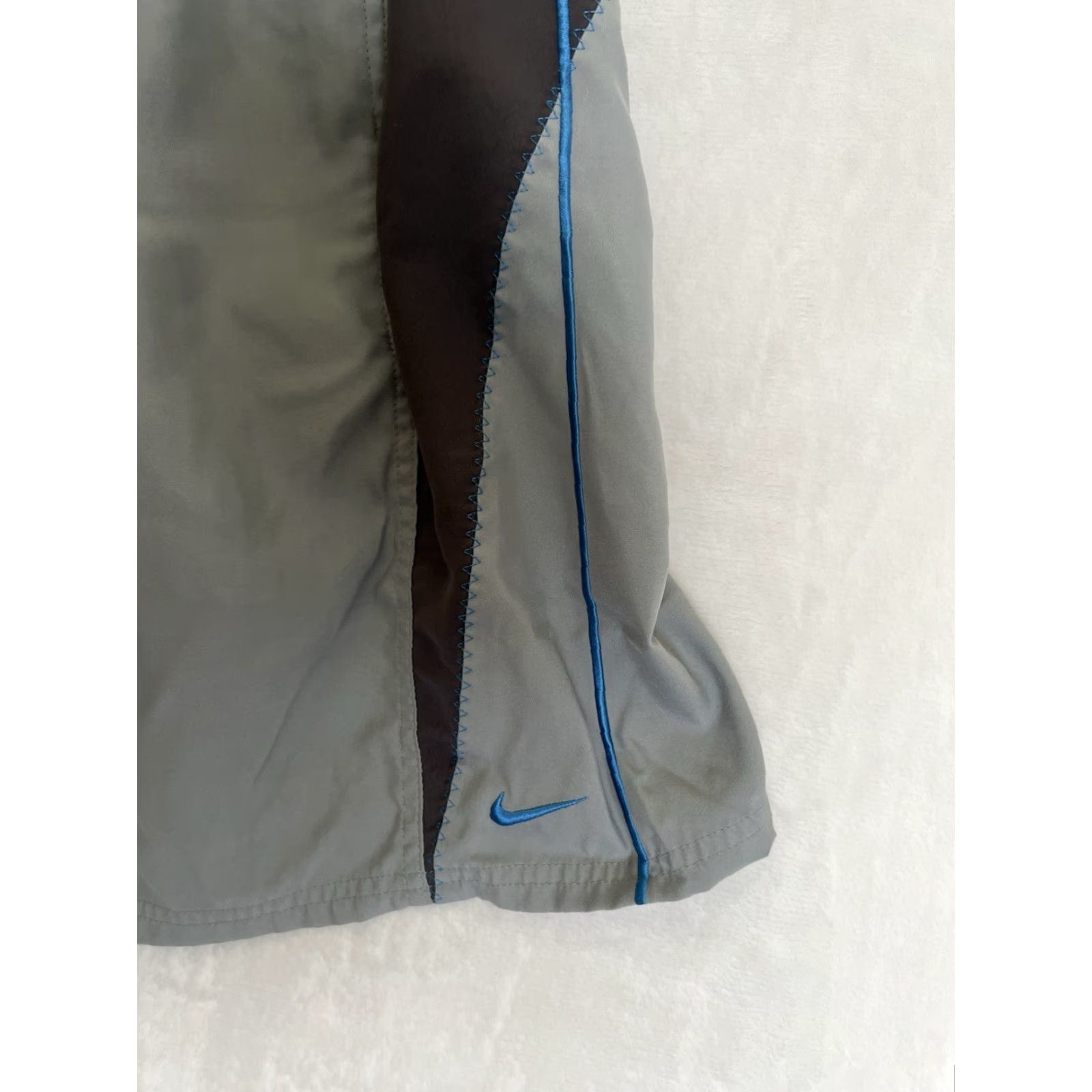 Nike VINTAGE Nike Swim Trunk Shorts L Gray Blue 90s Surf Mens Men Logo Size US 33 - 3 Thumbnail