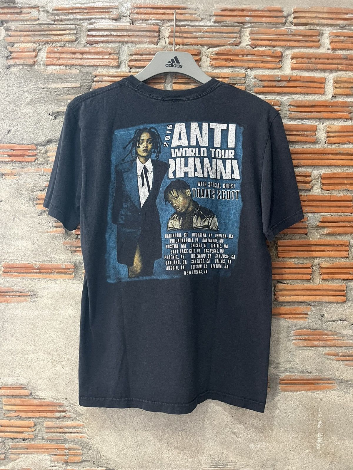 Band Tees RIHANNA ANTI World Tour 2016’s Travis Scott Tshirt Size US M / EU 48-50 / 2 - 3 Thumbnail