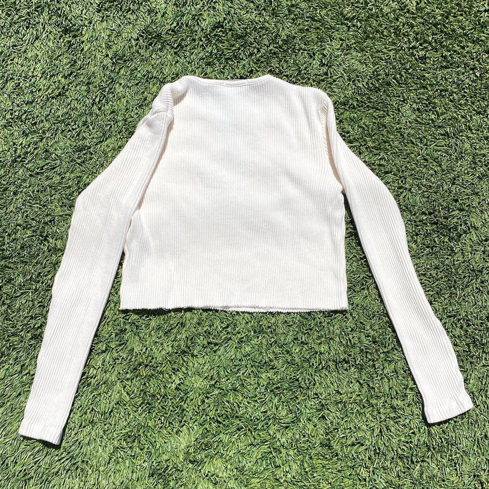 Brandy Melville Brandy Melville White Longsleeve Croptop Size ONE SIZE - 3 Thumbnail