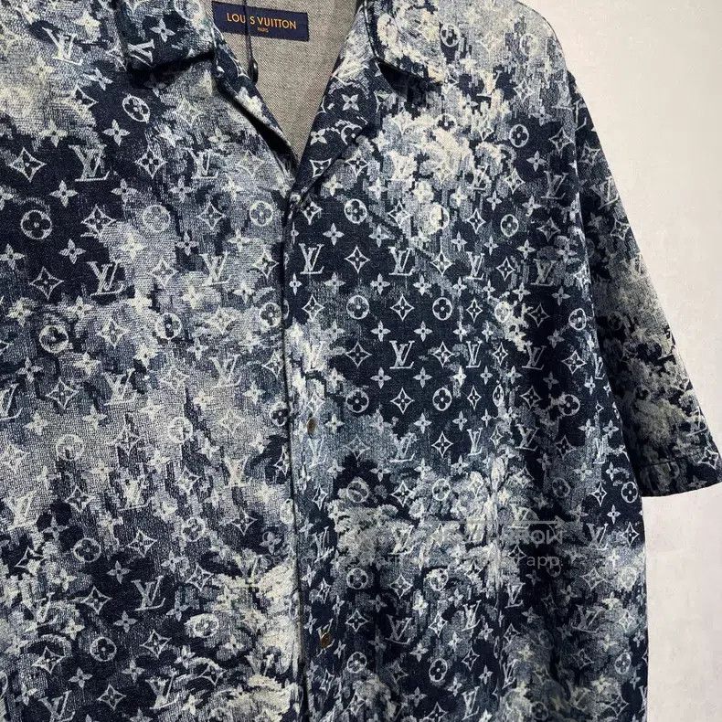 Louis Vuitton Louis Vuitton size 5l Three-flower logo full-printed short- Size US M / EU 48-50 / 2 - 3 Thumbnail