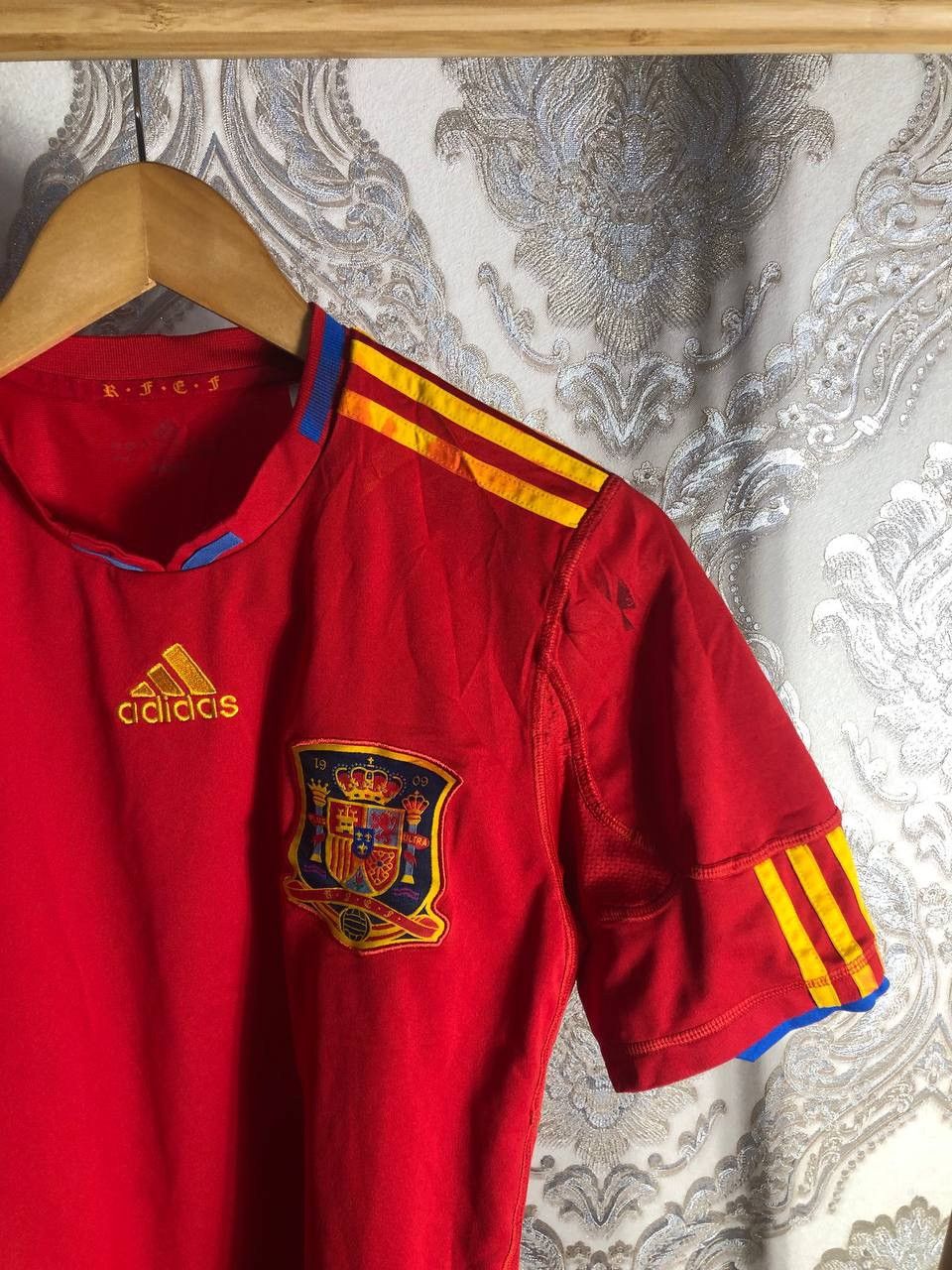 Adidas VINTAGE ADIDAS SPAIN RETRO SOCCER JERSEY MADRID BLOKE Y2K Size US S / EU 44-46 / 1 - 2 Thumbnail
