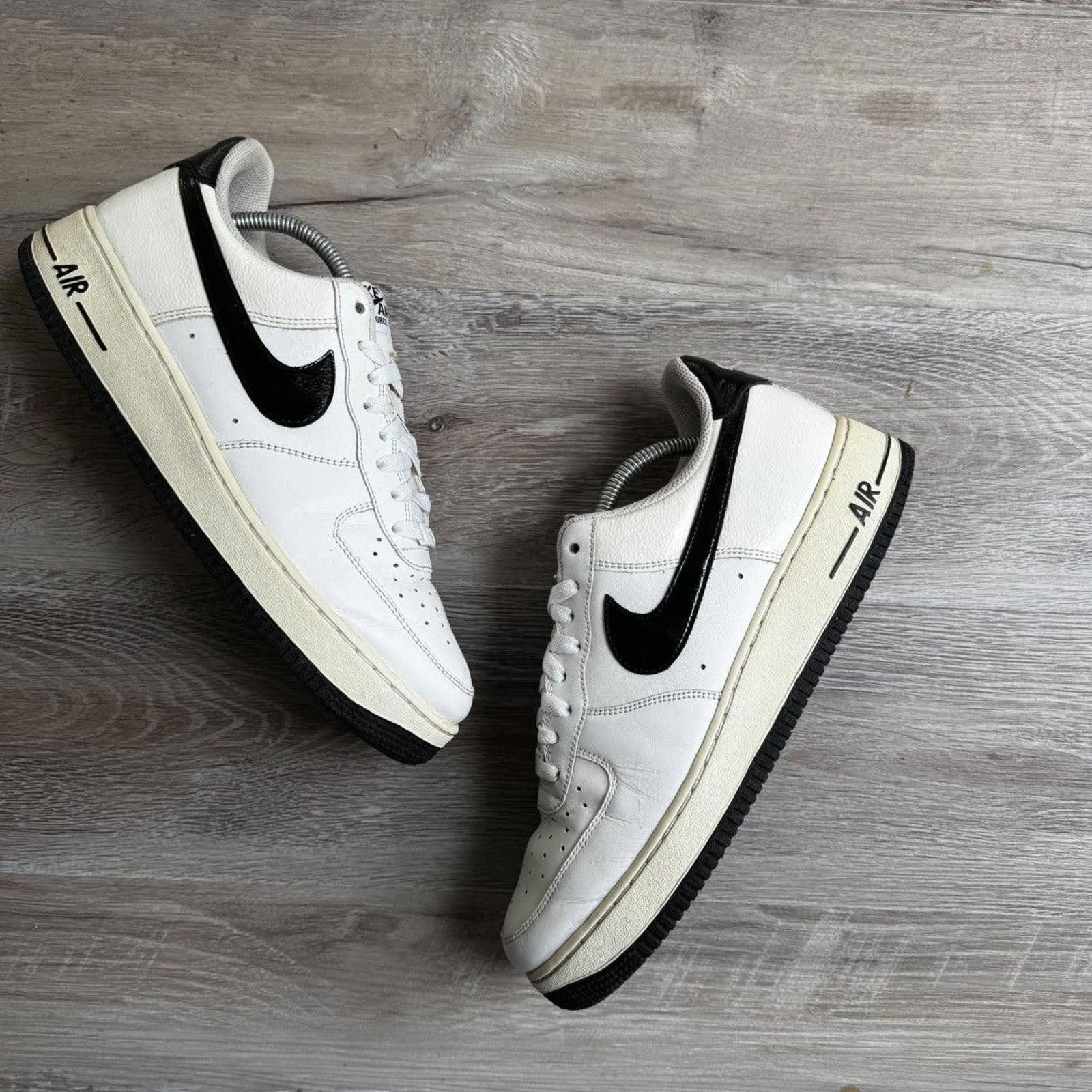 Nike NIKE • VNTG Air Force 1 '07 "White/Black" (10M) Size US 10 / EU 43 - 10 Thumbnail