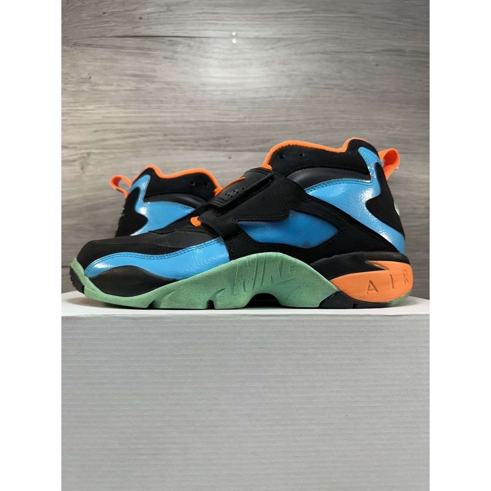 Nike Nike Air Diamond Turf Black Total Orange - Size 9 Size US 9 / EU 42 - 1 Thumbnail