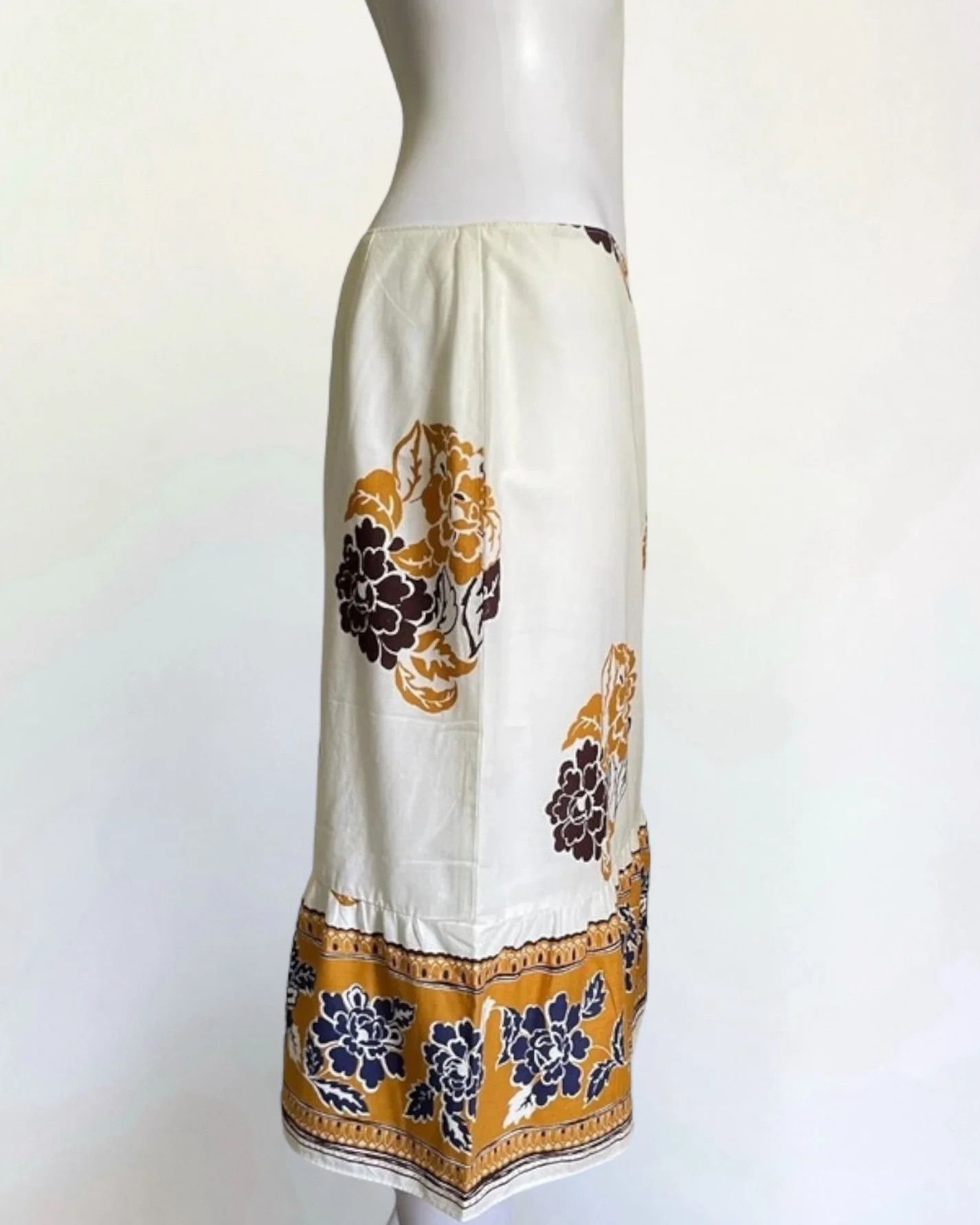 Miu Miu Miu Miu Printed Skirt, SS 2002 Size 28" / US 6 / IT 42 - 3 Thumbnail