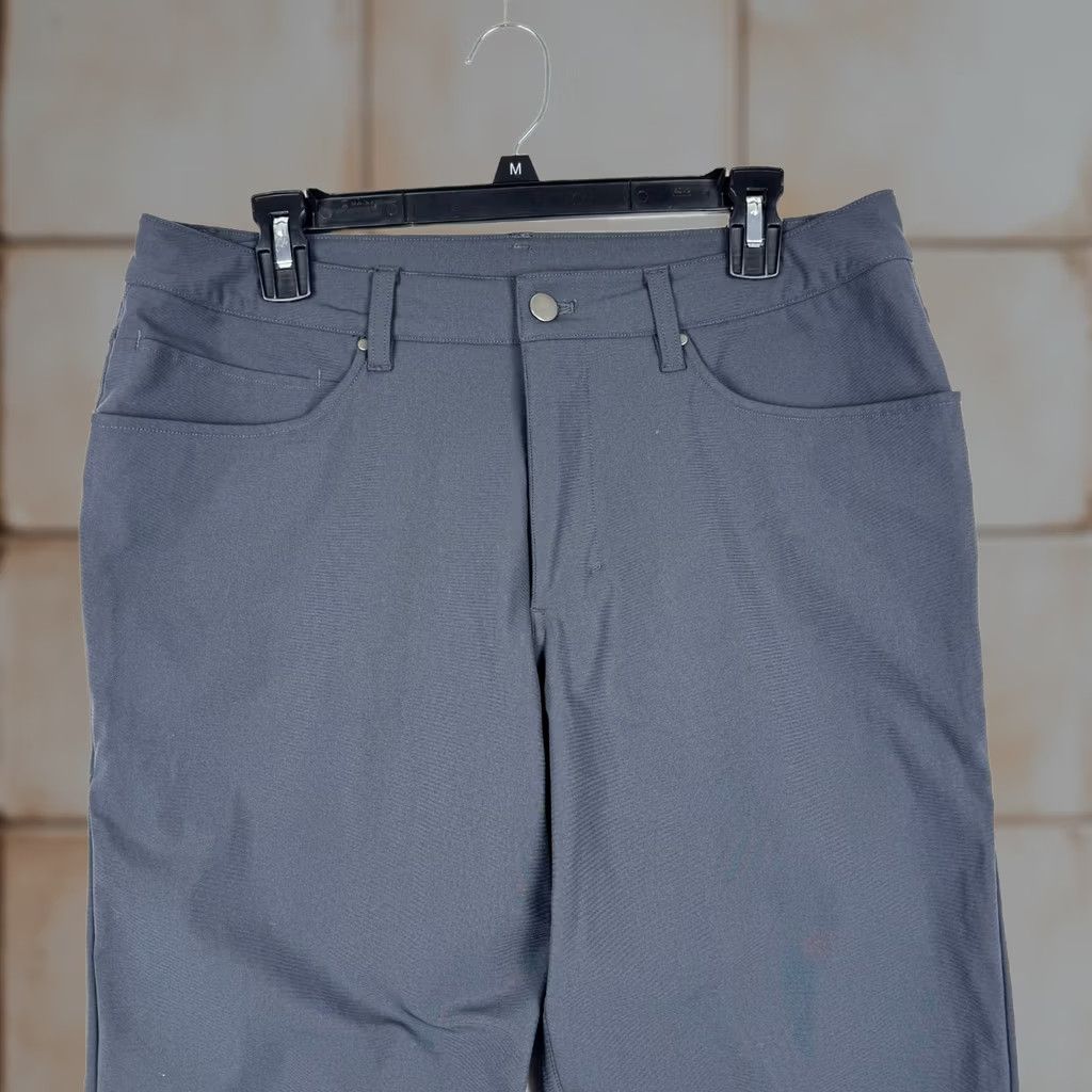 Lululemon Lululemon Mens Joggers Classic Gray Warpstreme Stretch 32 Inseam 28 Flat Front 5-Pocket Pants Casual Athletic Lounge Straight Size US 32 / EU 48 - 1 Thumbnail