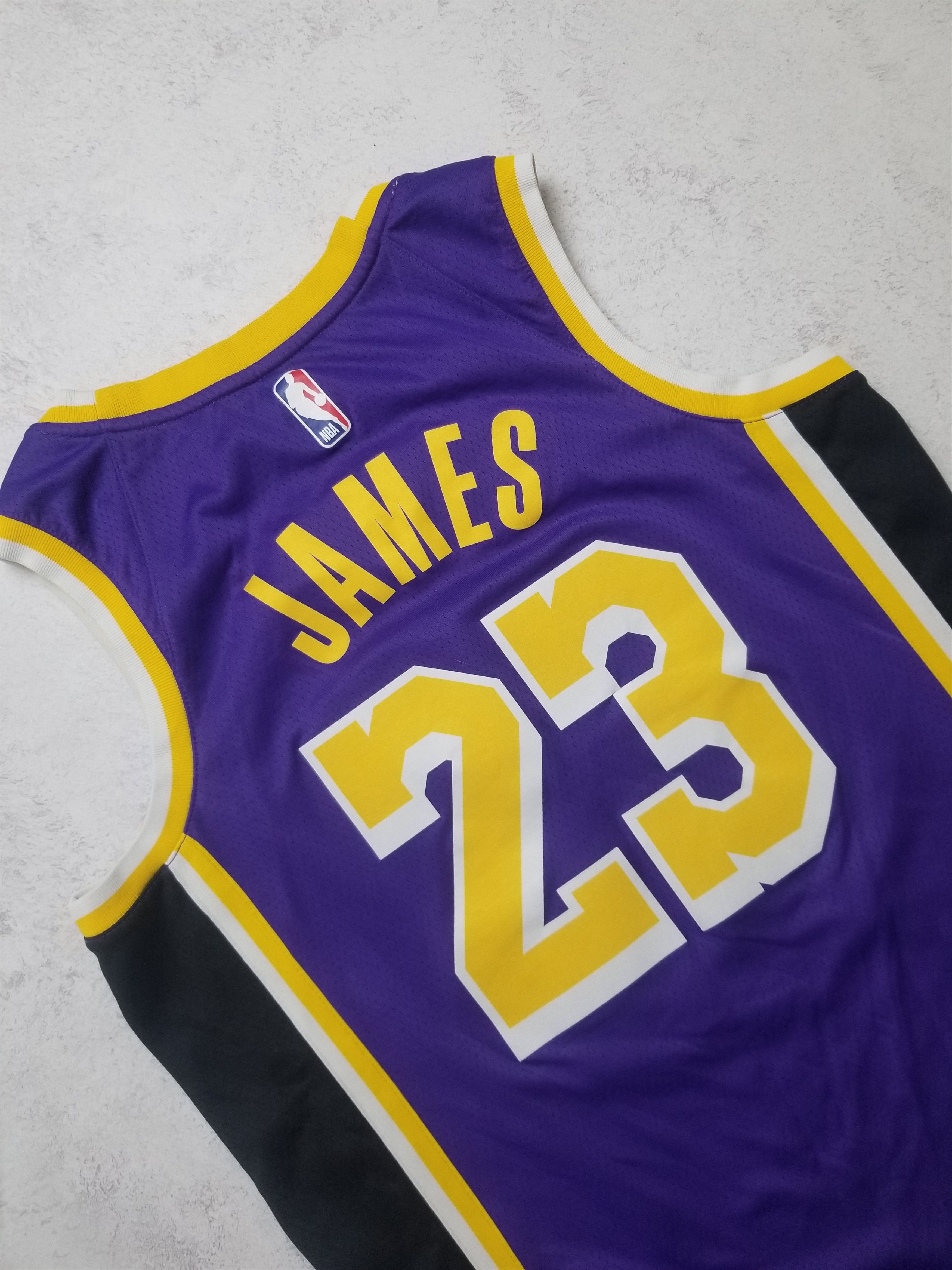 Nike Nike Los Angeles Lakers LeBron James #23 Swingman NBA Jersey Size US M / EU 48-50 / 2 - 7 Thumbnail