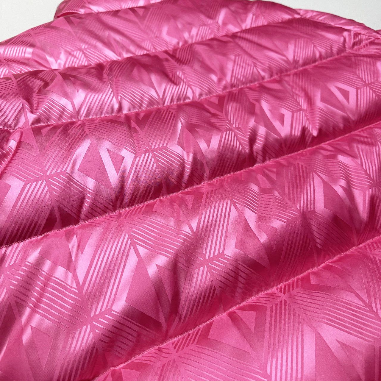 Dior Christian Dior CD 48 M Medium oblique puffer jacket pink Size US M / EU 48-50 / 2 - 11 Thumbnail
