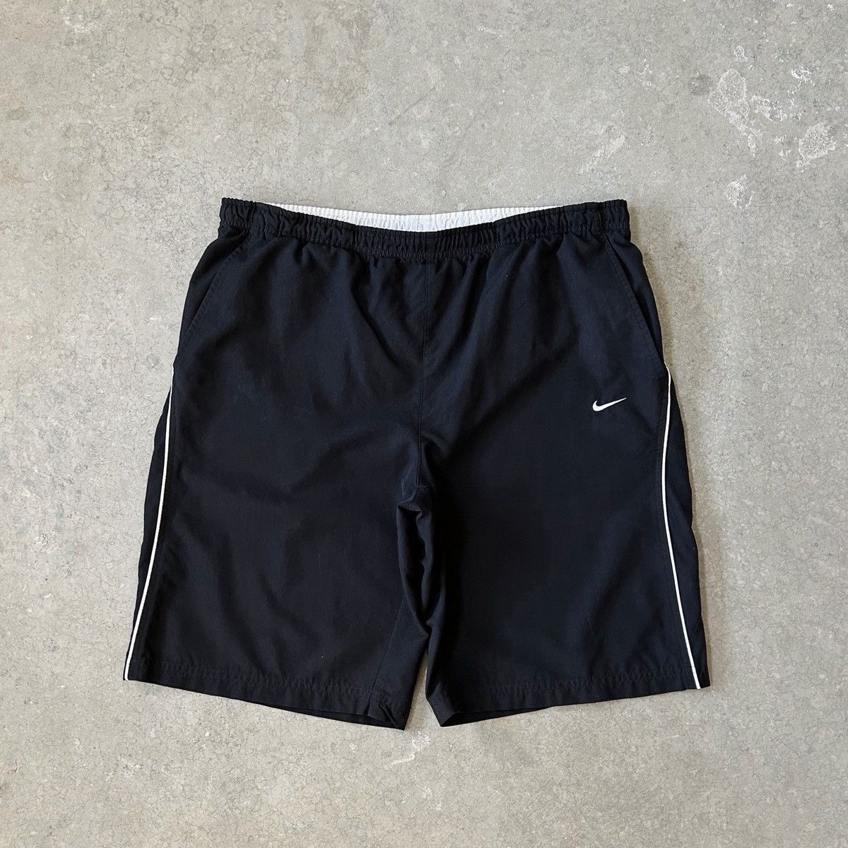 Vintage Nike Vintage Short Track Y2K Size US 32 / EU 48 - 1 Thumbnail
