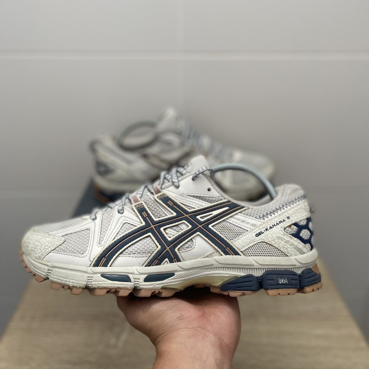 Asics Asics Gel Kamana 8 Size US 8 / EU 41 - 1 Thumbnail