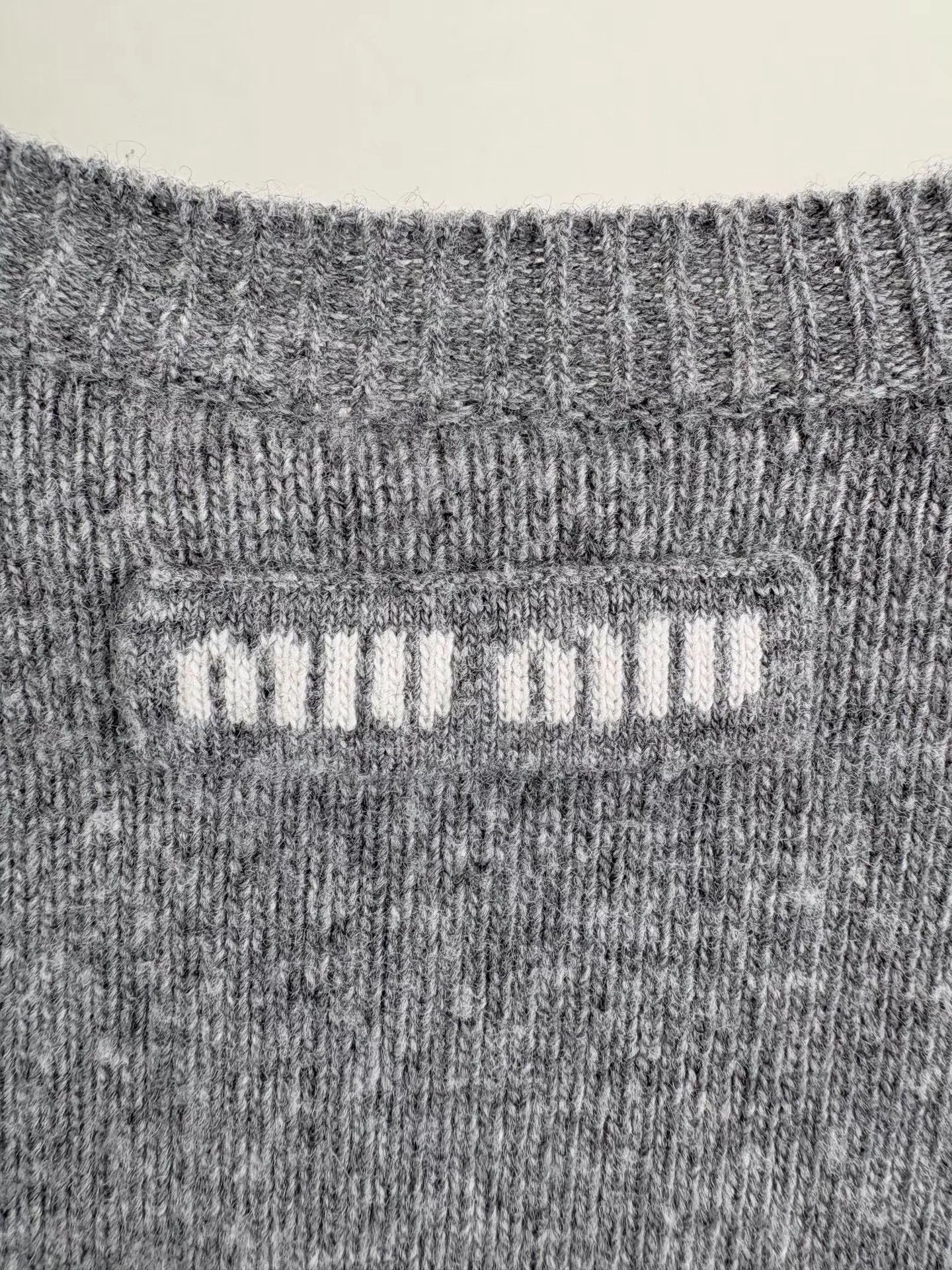 Miu Miu MIUMIU Grey V-Neck Wool Sweater Size S / US 4 / IT 40 - 3 Thumbnail