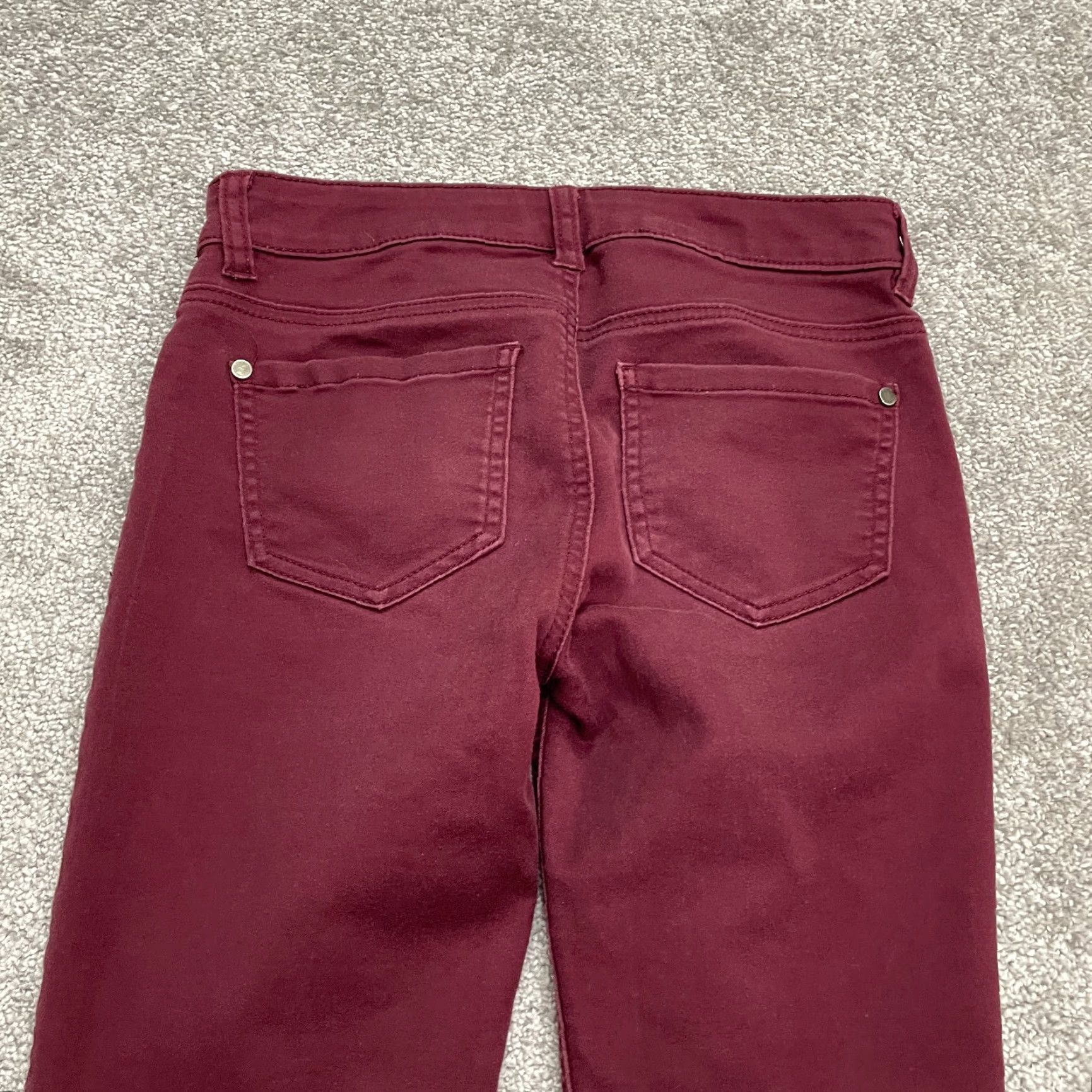 Vintage Tinseltown Skinny Jeans Juniors 3 Red Maroon Mid Rise Dark Wash Stretch 28x27 Size 27" / US 4 / IT 40 - 3 Thumbnail