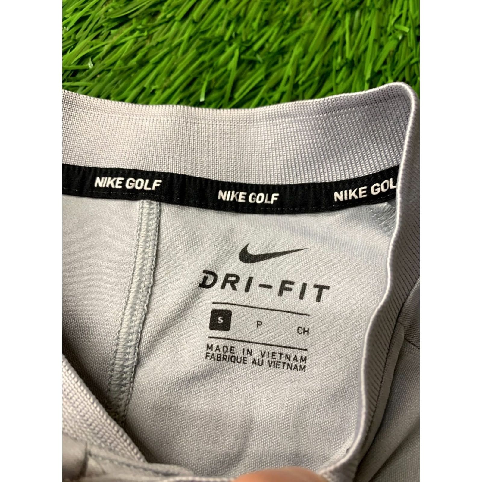 Nike NIKE GOLF DRI-FIT 2018 MEN TRAINING SHIRT JERSEY TEE SMALL S Gray Nike Golf Dri-Fit 2018 Mens Shirt Jersey Tee Short Sleeve Regular Fit Size US S / EU 44-46 / 1 - 6 Thumbnail