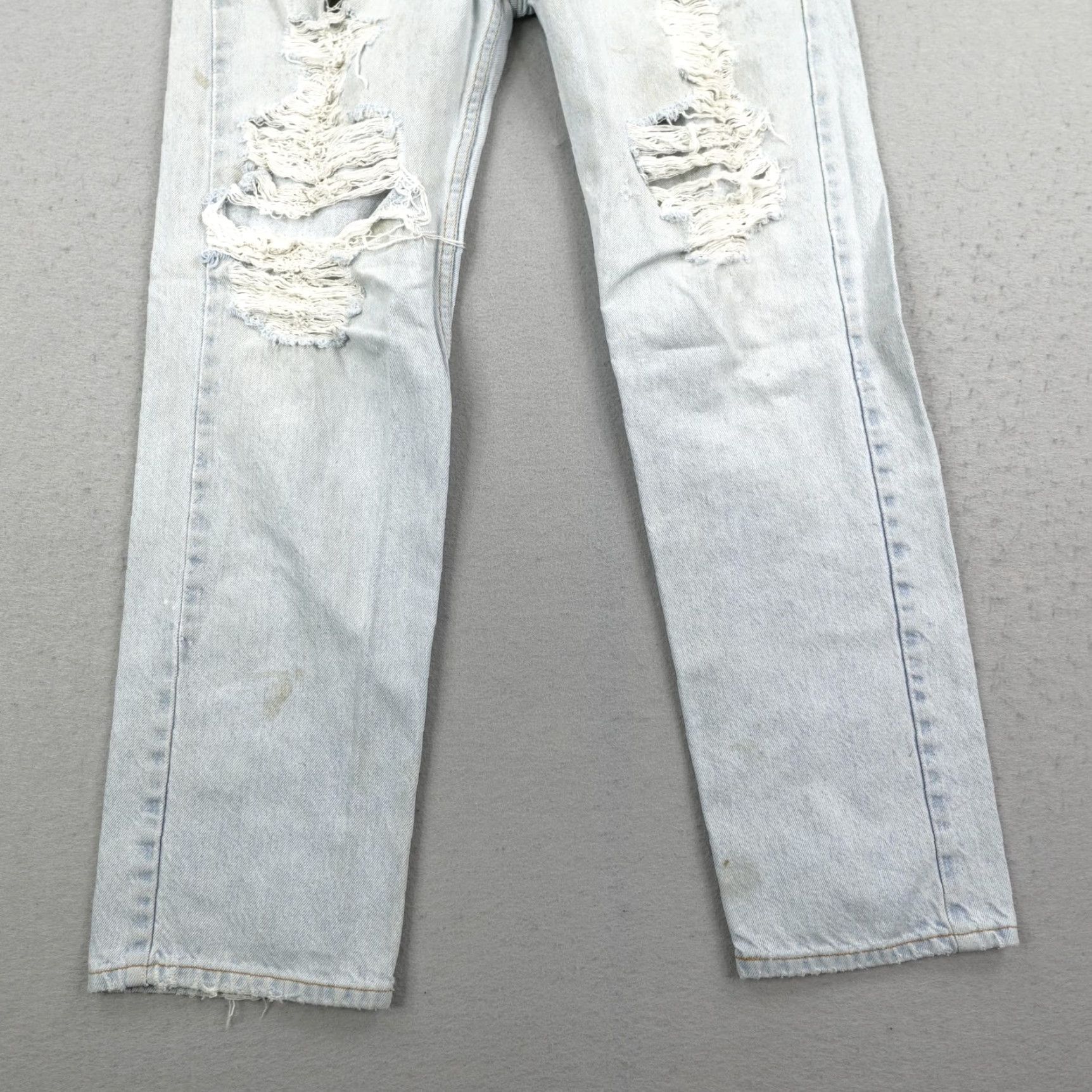 Levi's VINTAGE Levi's 505 Jeans Mens 36x31 Blue Denim Distressed 90s Grunge Size US 38 / EU 54 - 3 Thumbnail