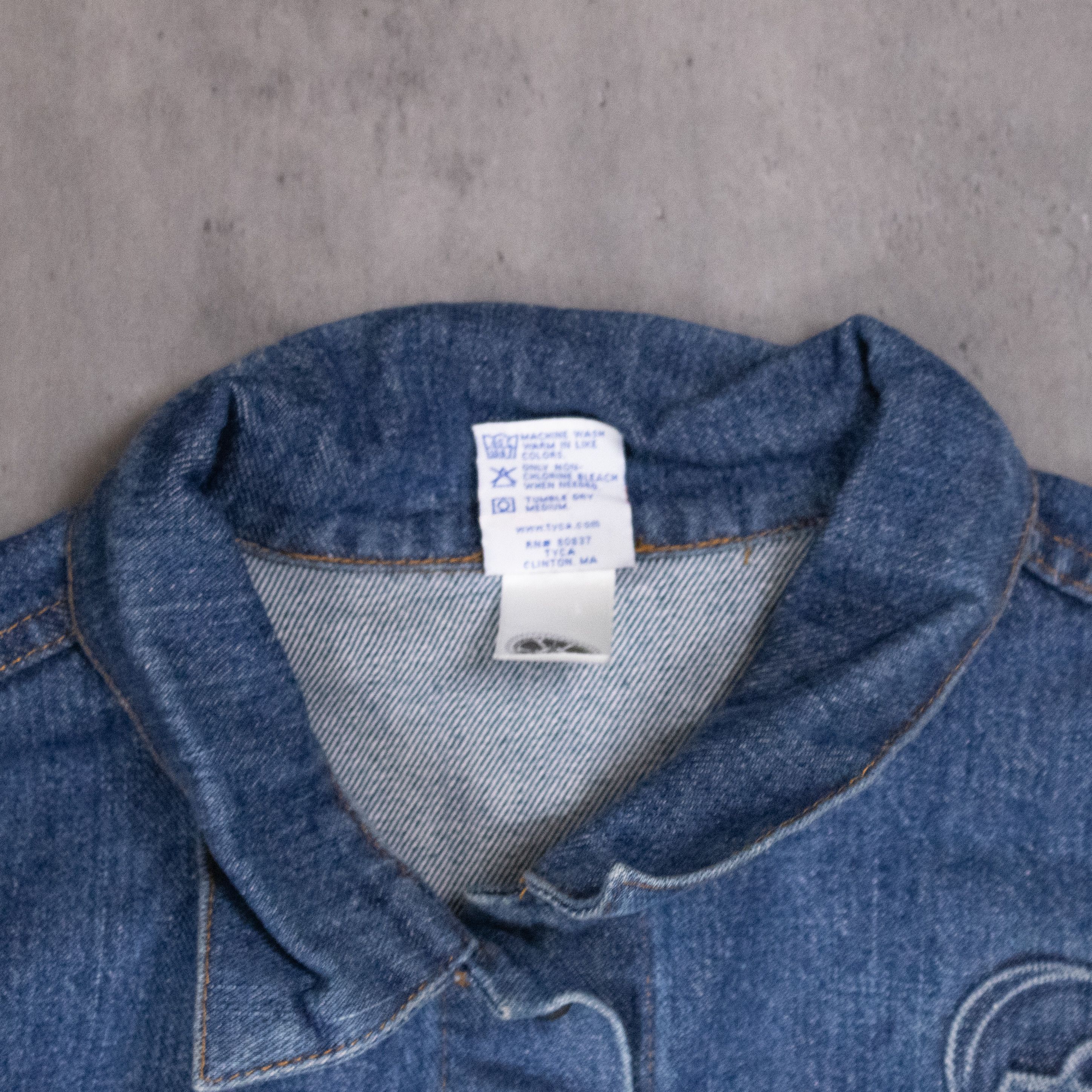 Vintage Vintage 1990s IAofM Embossed Indigo Oversize Jean Jacket Size US XL / EU 56 / 4 - 8 Thumbnail