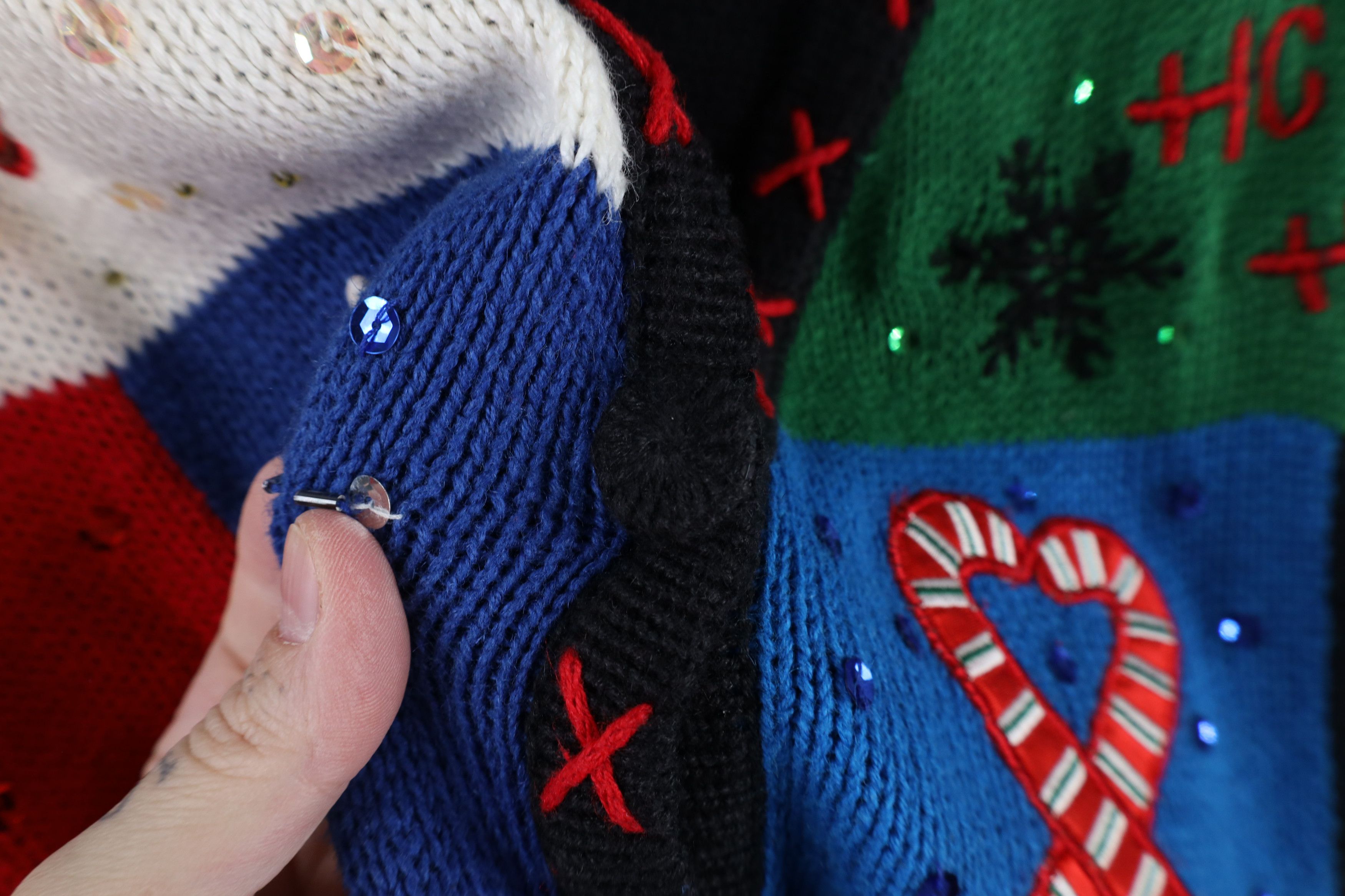 Vintage Vintage 90s Streetwear Christmas Cardigan Sweater Vest Size L / US 10 / IT 46 - 11 Thumbnail