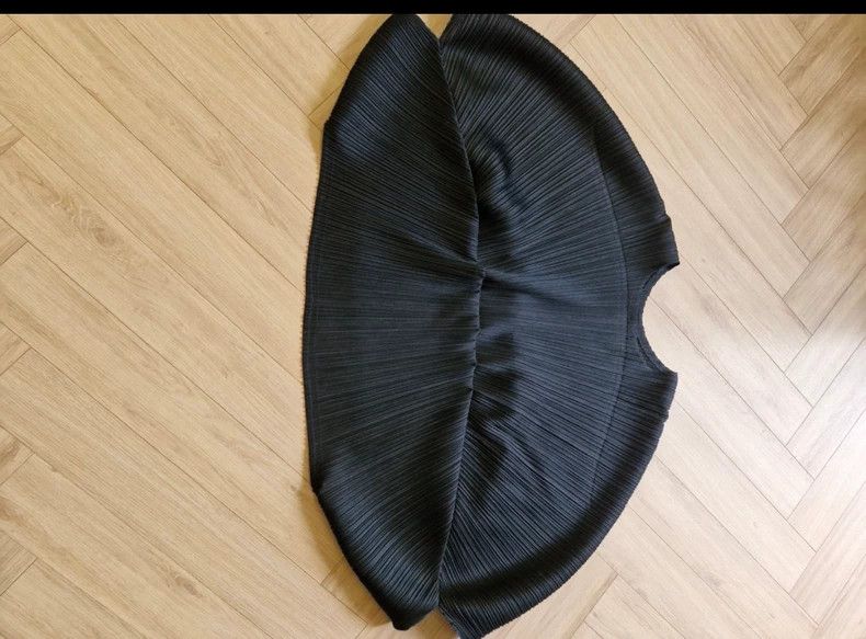 Issey Miyake Issey Miyake size:one size Black pleated long-sleeved shir Size XS / US 0-2 / IT 36-38 - 2 Thumbnail