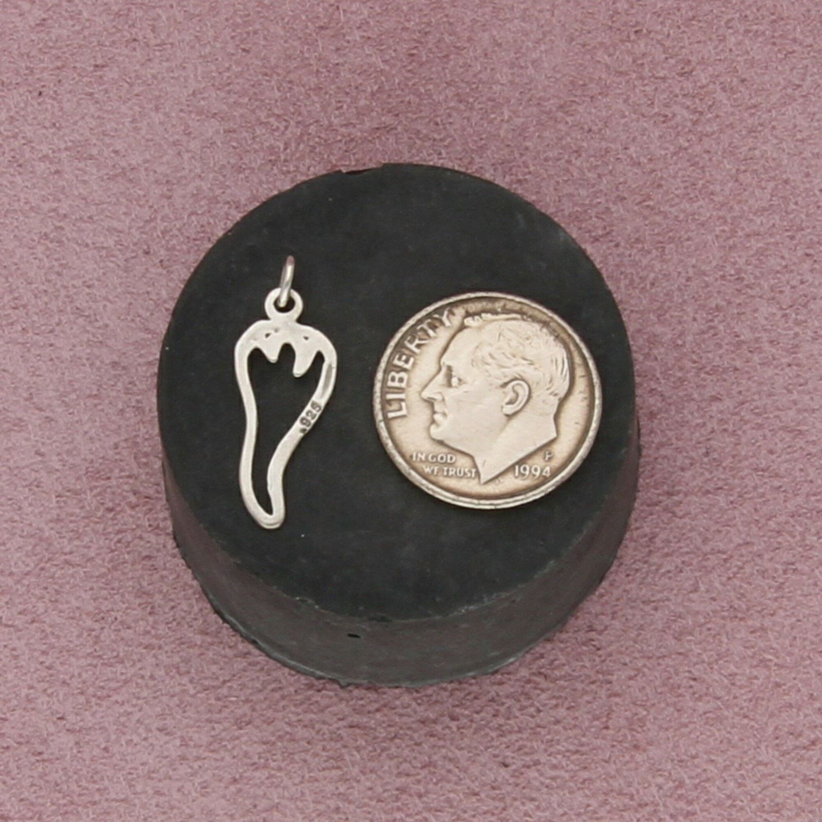 Sterling Silver sterling silver vintage chili pepper charm pendant Size ONE SIZE - 3 Thumbnail