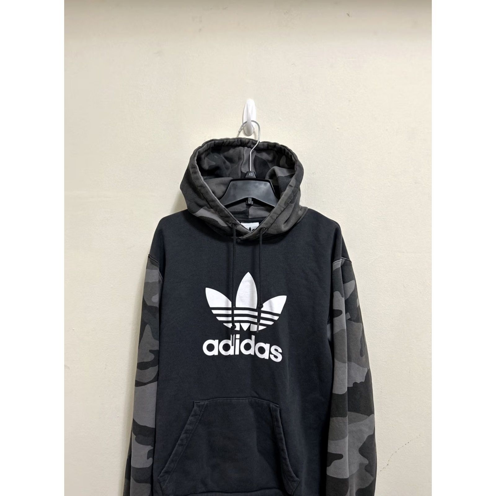 Adidas Adidas Originals Trefoil Hoodie Mens S Black Camouflage Pullover Sweatshirt Size US S / EU 44-46 / 1 - 2 Thumbnail