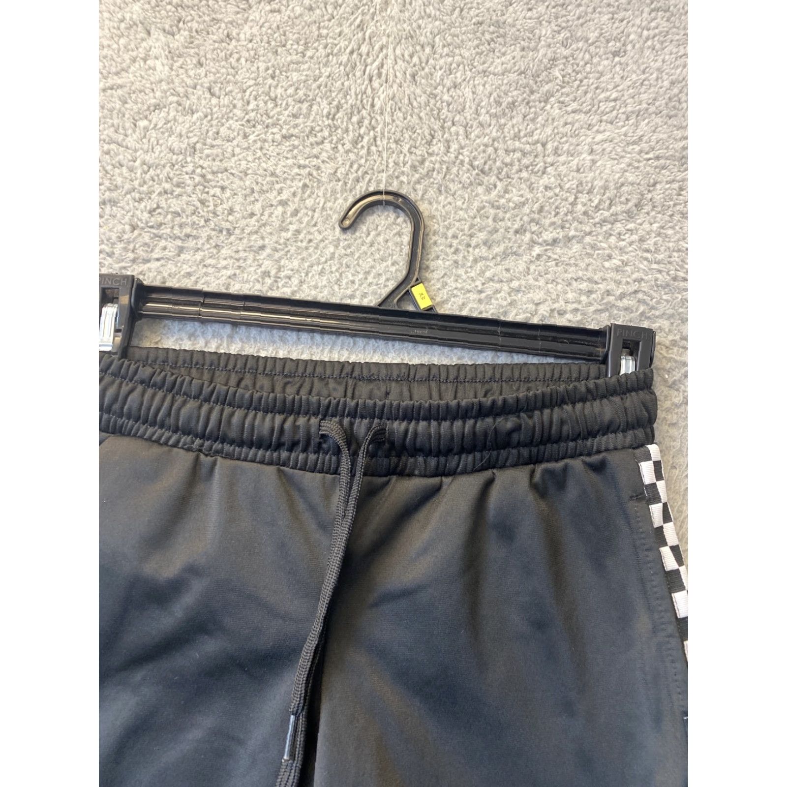 Vans Vans Therma Fit Mens XS KO Fleece Sweatpants black/gray Wide Leg Sweatpants Athletic Pants Regular Fit Boys? Womens? No—Men. Size US 27 - 4 Thumbnail