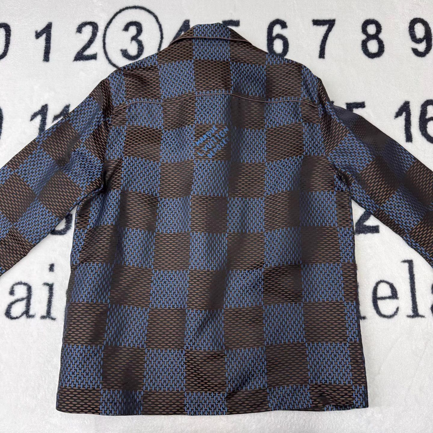 Louis Vuitton LV x Pharrell Williams Silk Pajama-Style Jacket Q10 Size US XL / EU 56 / 4 - 3 Thumbnail