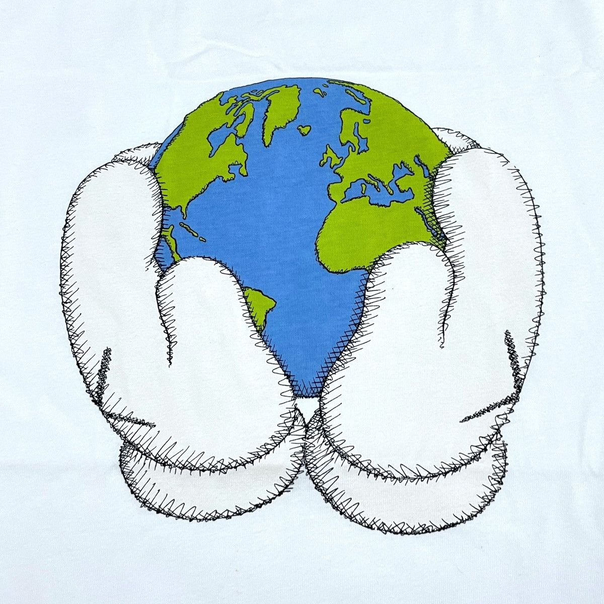 Kaws × Uniqlo Uniqo X KAWS "PEACE FOR ALL" Tee Size US S / EU 44-46 / 1 - 3 Thumbnail