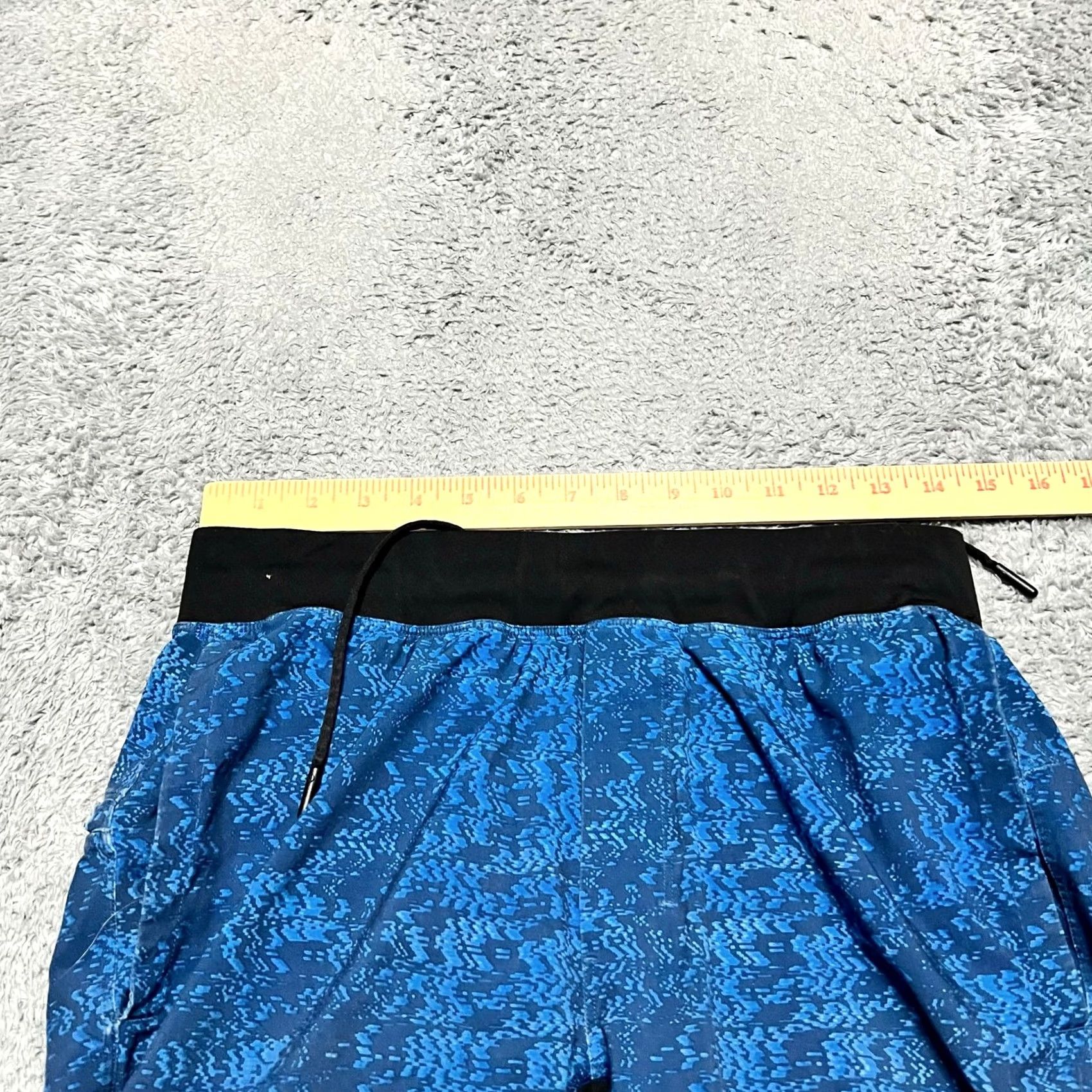 Lululemon Lululemon Shorts Mens Medium T.H.E. Drawstring Waist Blue Multi *** Blue Multi Mens Medium Lululemon Shorts Athletic Active Wear Size US 31 - 6 Thumbnail