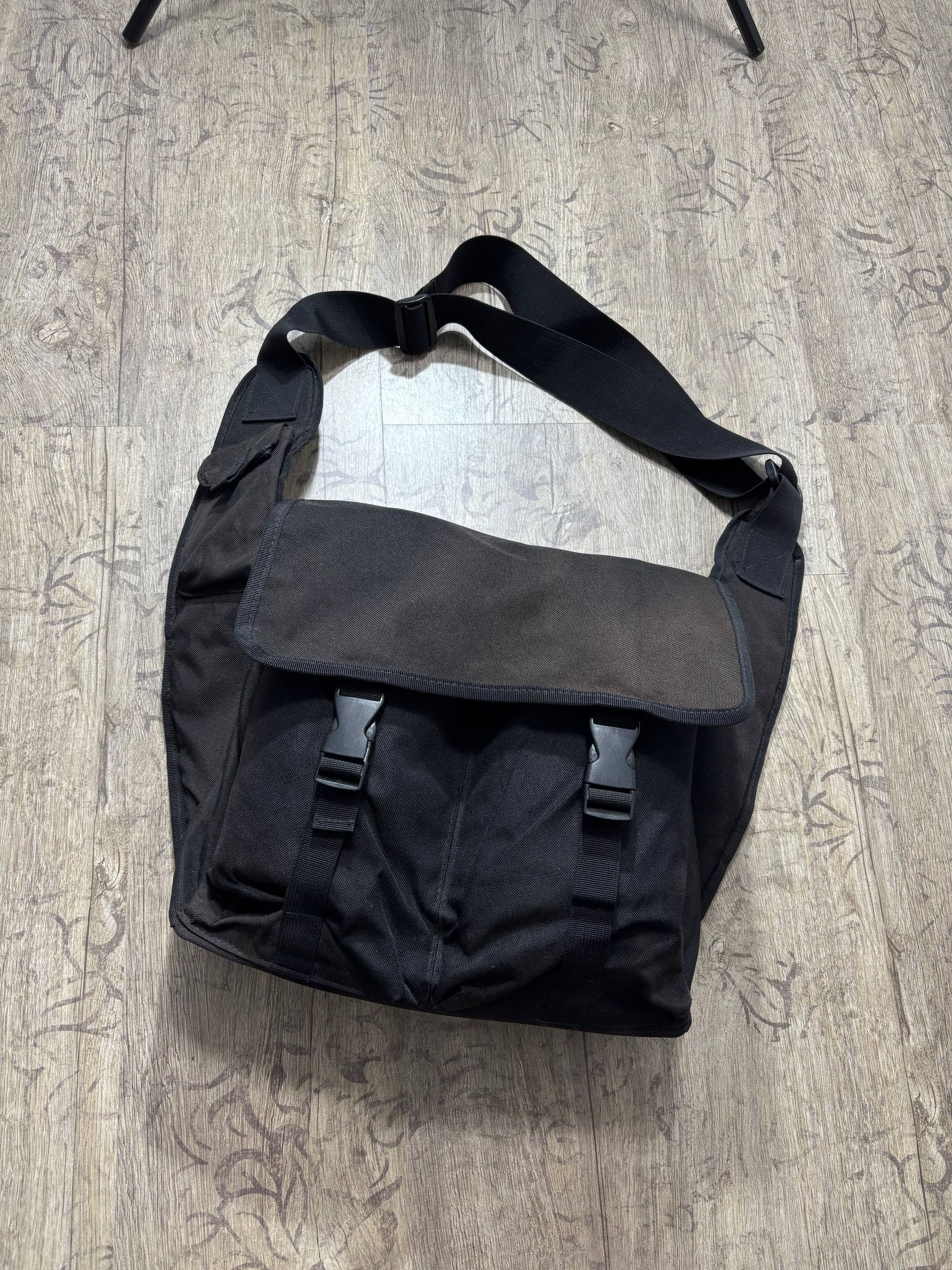 Diesel VTG Cargo Diesel Style sun fade Y2K Backpack Sling Bag Size ONE SIZE - 4 Thumbnail