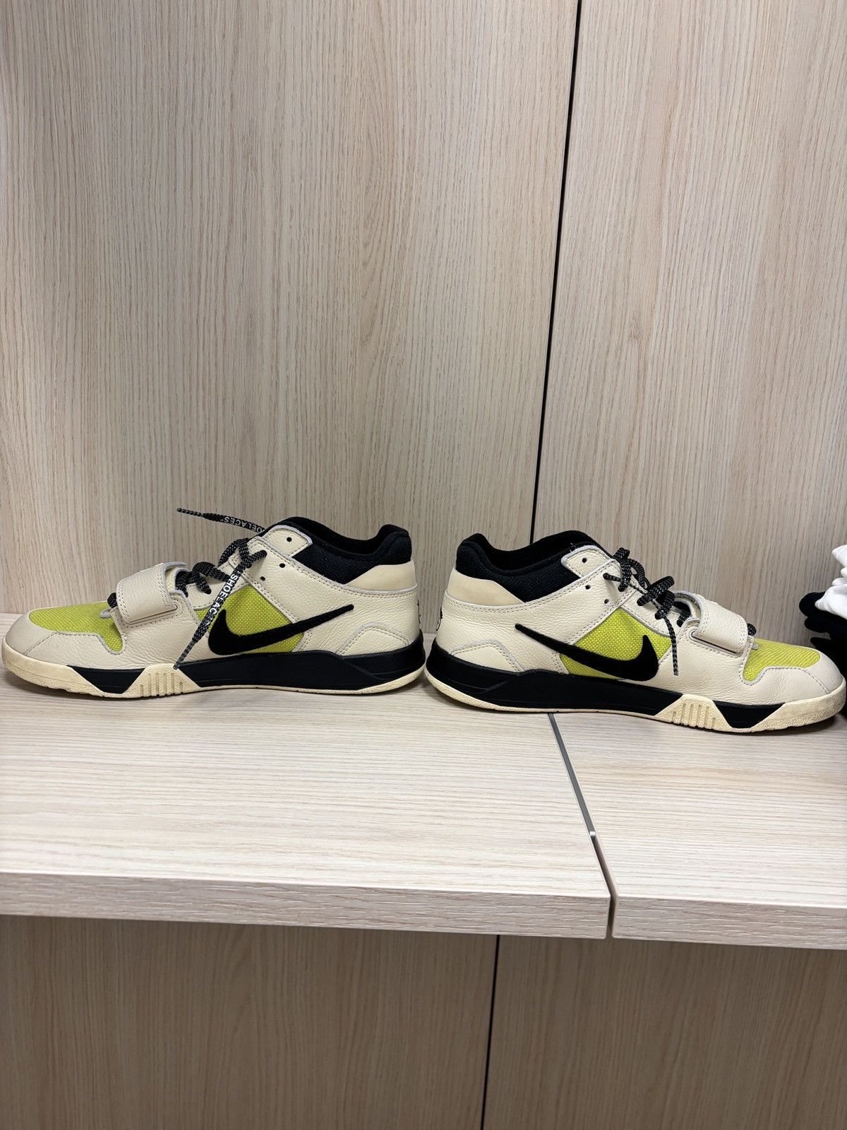 Nike × Travis Scott Bright cactus jumpman jacks travis X jordan Size US 10.5 / EU 43-44 - 4 Thumbnail