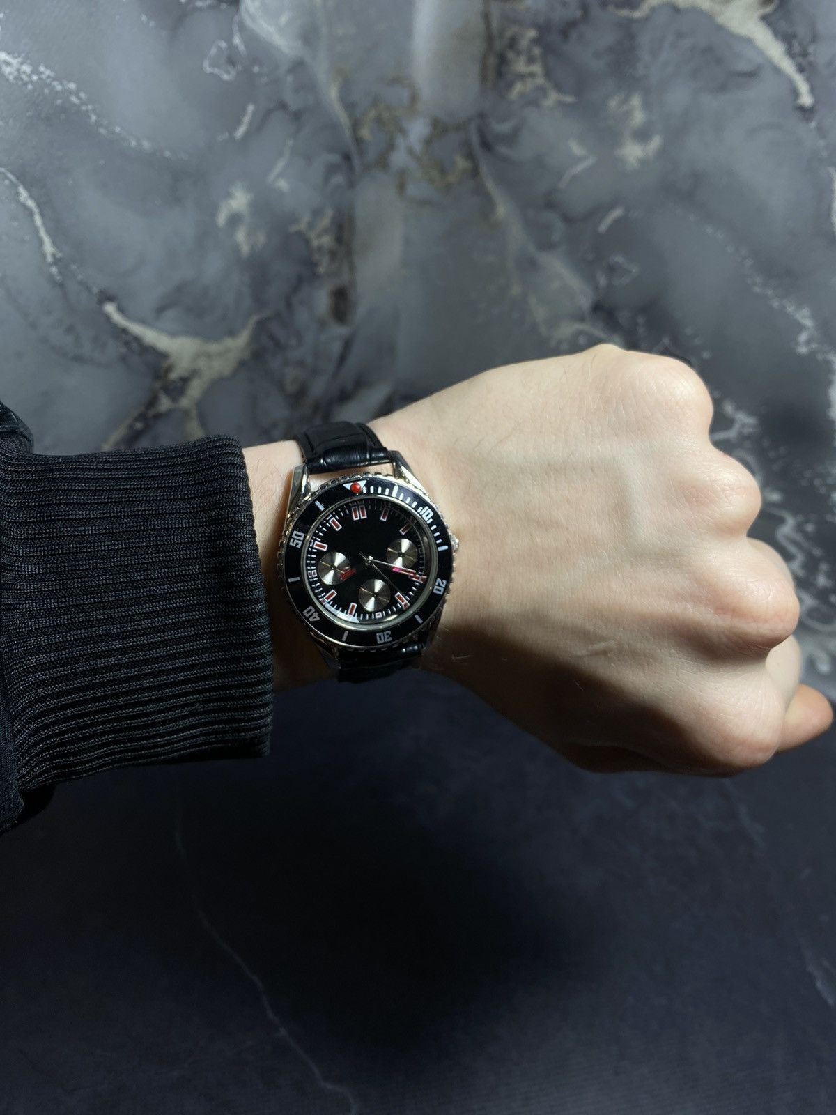 Avon Black Diver Quartz Watch Sporty Vintage Style, Men's