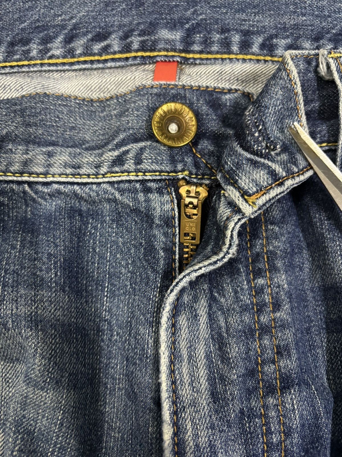 Undercover × Uniqlo Vintage Japanese Brand Uniqlo S002 Blue Wash Faded Jeans Size US 36 / EU 52 - 16 Thumbnail