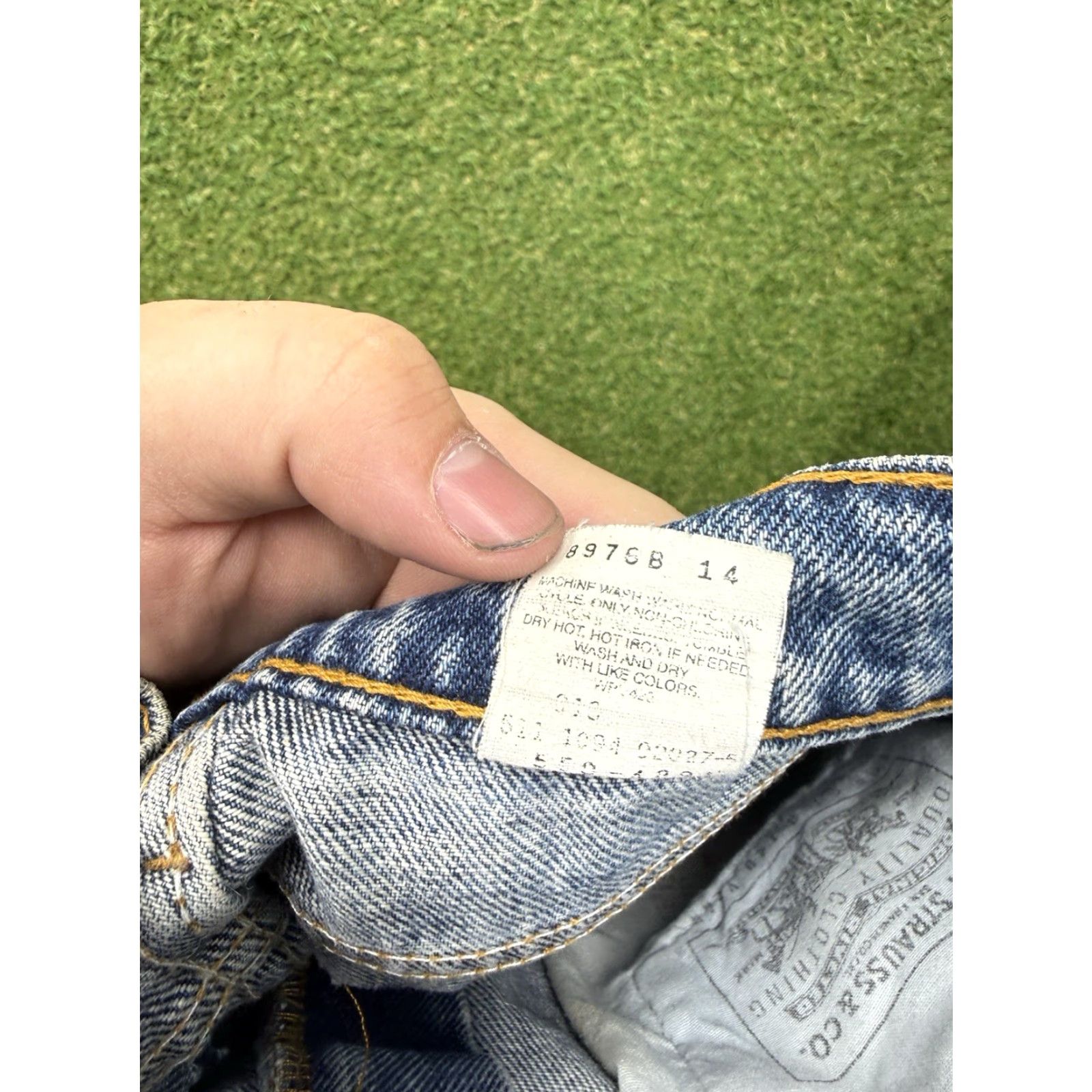 Levi's VINTAGE Levi's 550 Jeans Mens 33x32 Blue Denim Relaxed Tapered USA 90s Jeans Mens 90s Levi's 550 Size US 33 - 3 Thumbnail