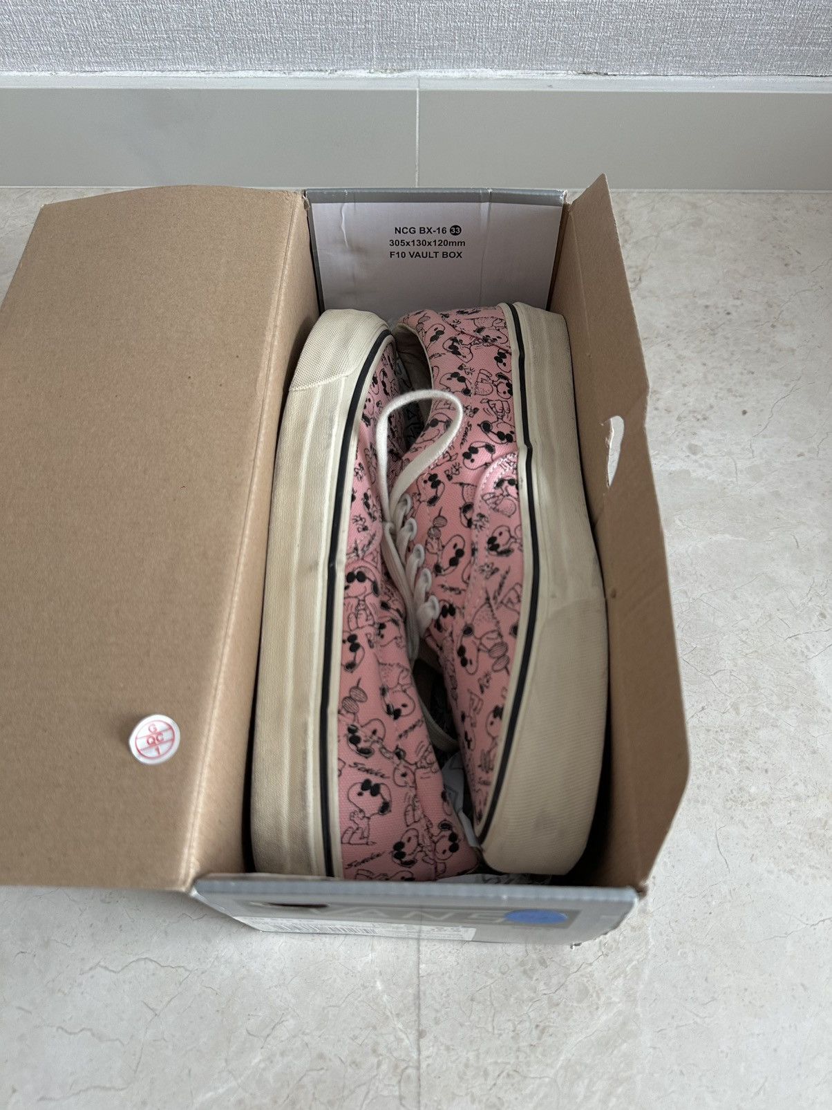 Peanuts × Vans Peanuts Snoopy OG Era LX Size US 9 / EU 42 - 8 Thumbnail