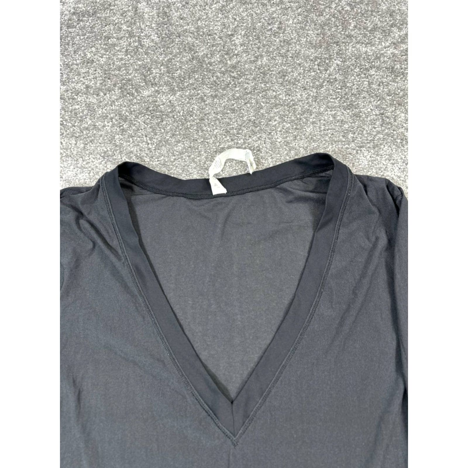 Lululemon Lululemon Back In Action Shirt Womens 4 Black Pullover Size S / US 4 / IT 40 - 2 Thumbnail