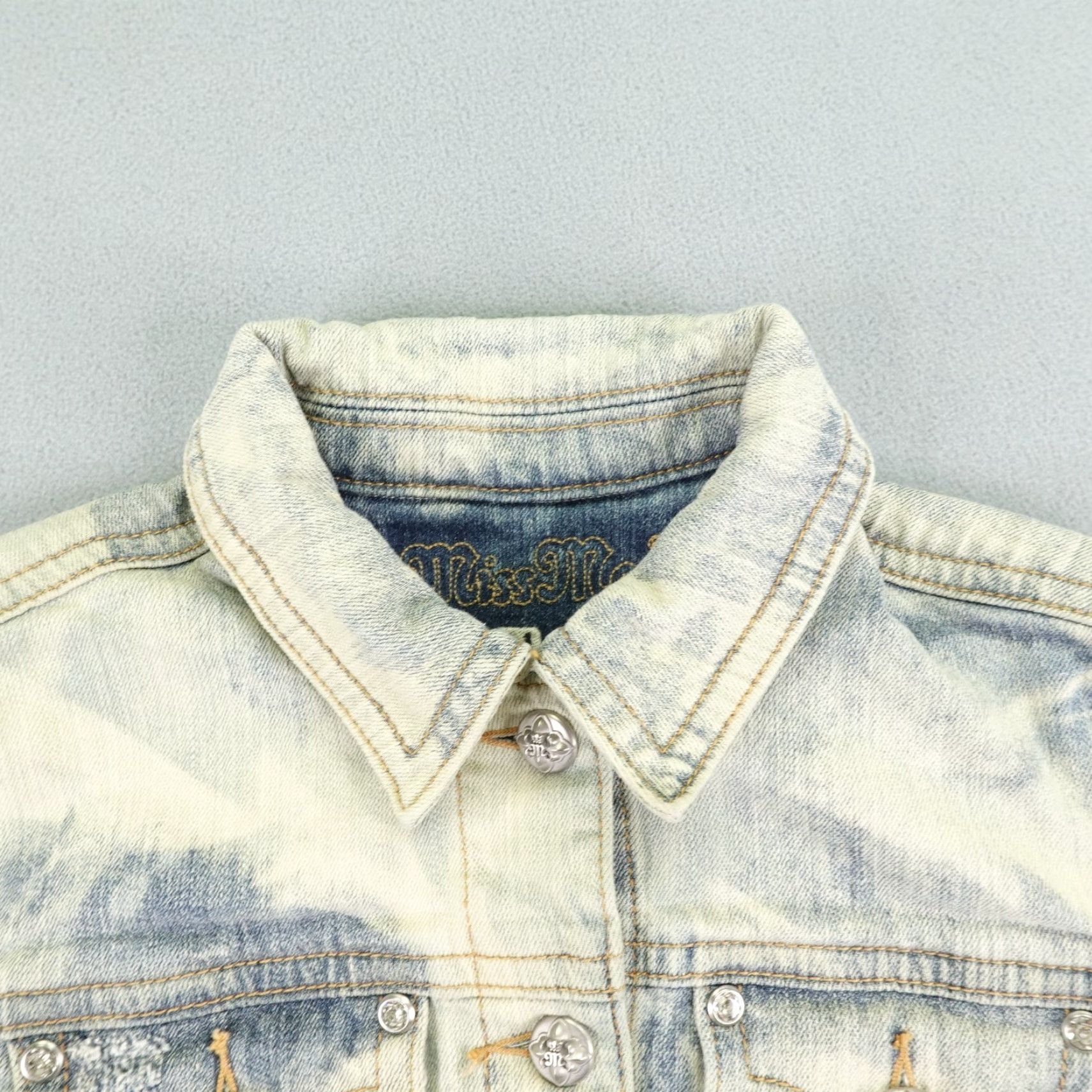 Miss Me Miss Me Denim Jacket Womens M Blue Light Wash Trucker Button Up Casual Outdoor 90s Womens? Size 32" / US 10 / IT 46 - 2 Thumbnail