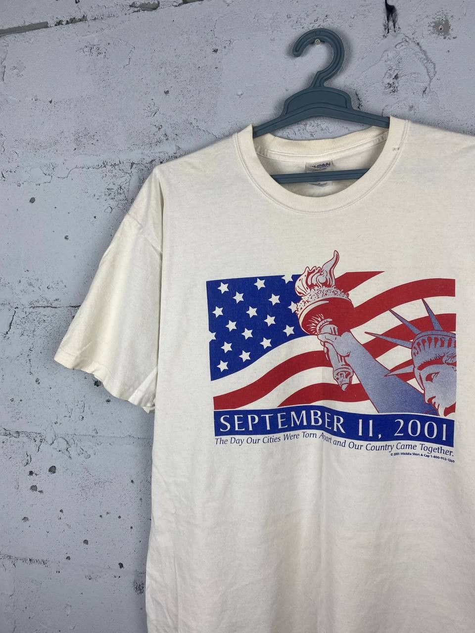 Vintage Vintage 9/11 Memorial America T-Shirt United We Stand Size US XL / EU 56 / 4 - 2 Thumbnail
