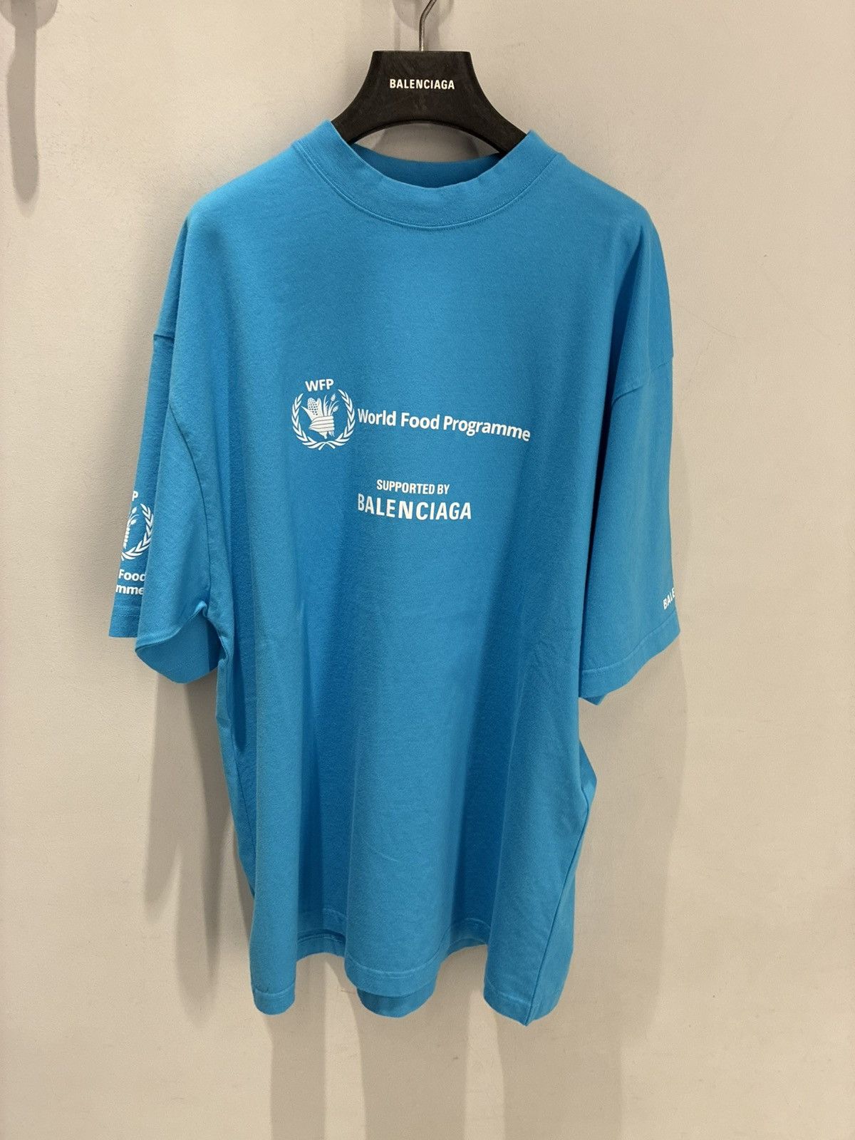 Balenciaga Balenciaga Wfp Charity Tee Size US M / EU 48-50 / 2 - 1 Thumbnail